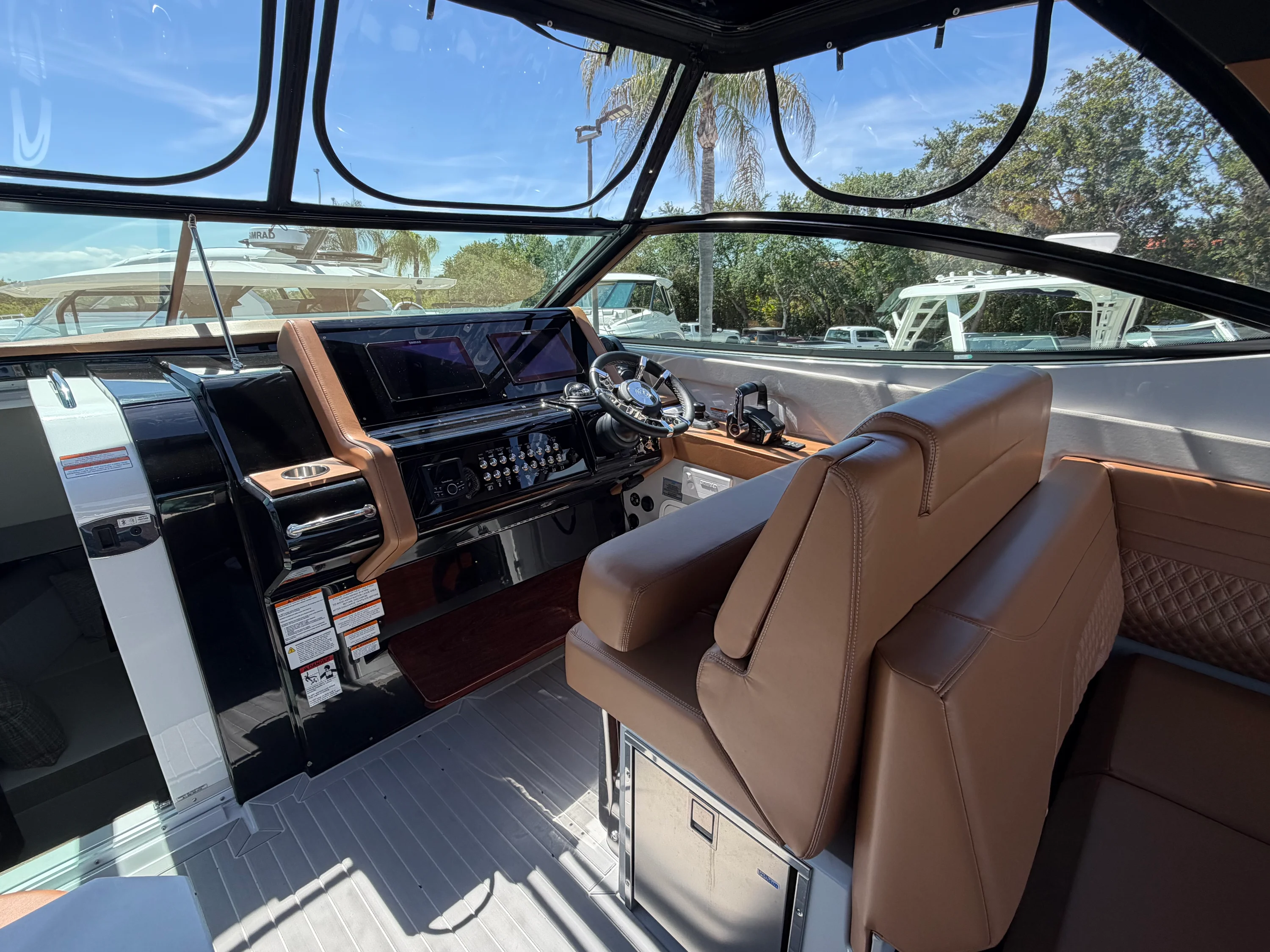 2024 Cruisers Yachts 38 GLS South Beach Outboard Image Thumbnail #16
