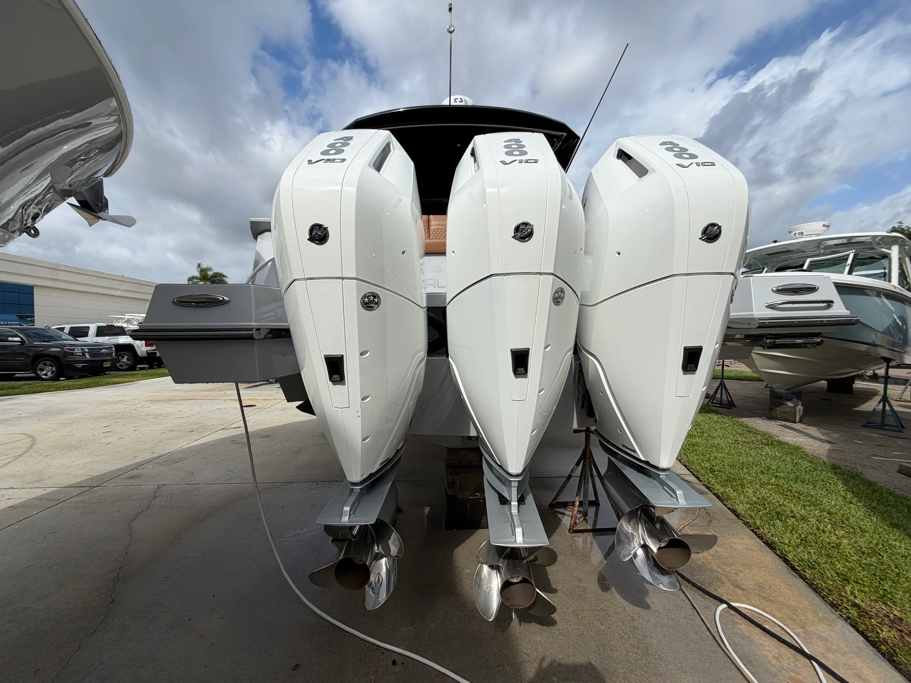 2024 Cruisers Yachts 38 GLS South Beach Outboard Image Thumbnail #3