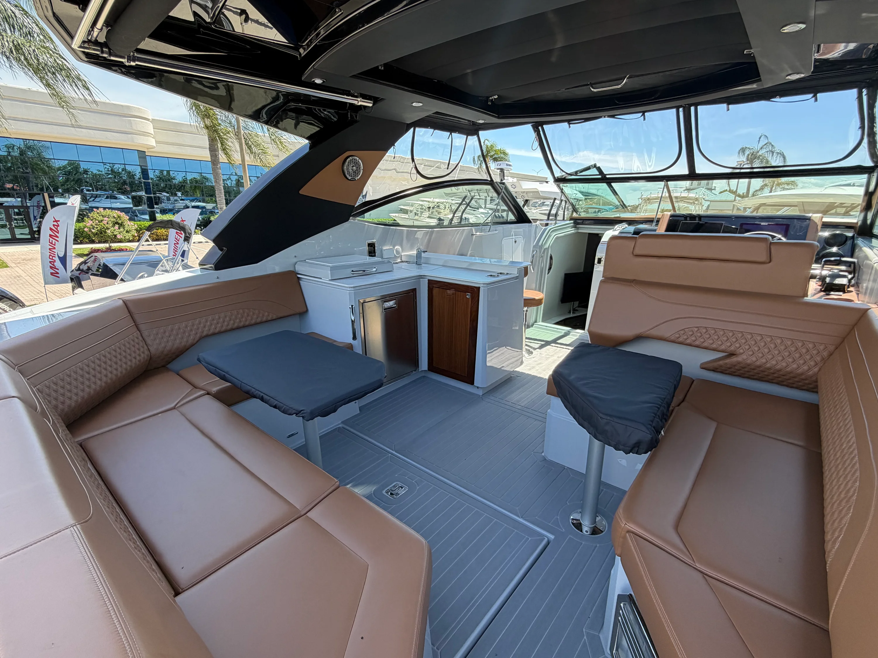 2024 Cruisers Yachts 38 GLS South Beach Outboard Image Thumbnail #9