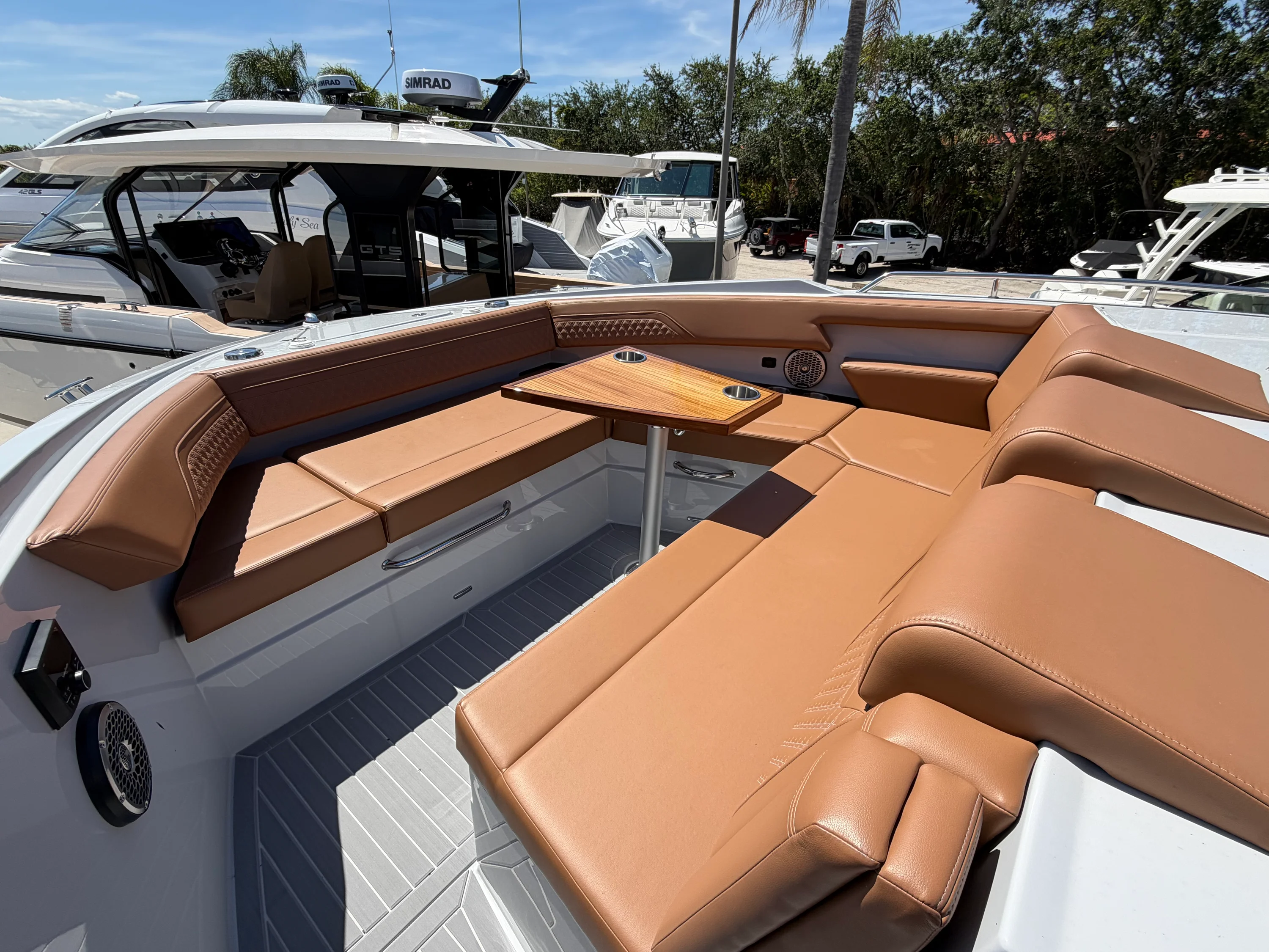 2024 Cruisers Yachts 38 GLS South Beach Outboard Image Thumbnail #28