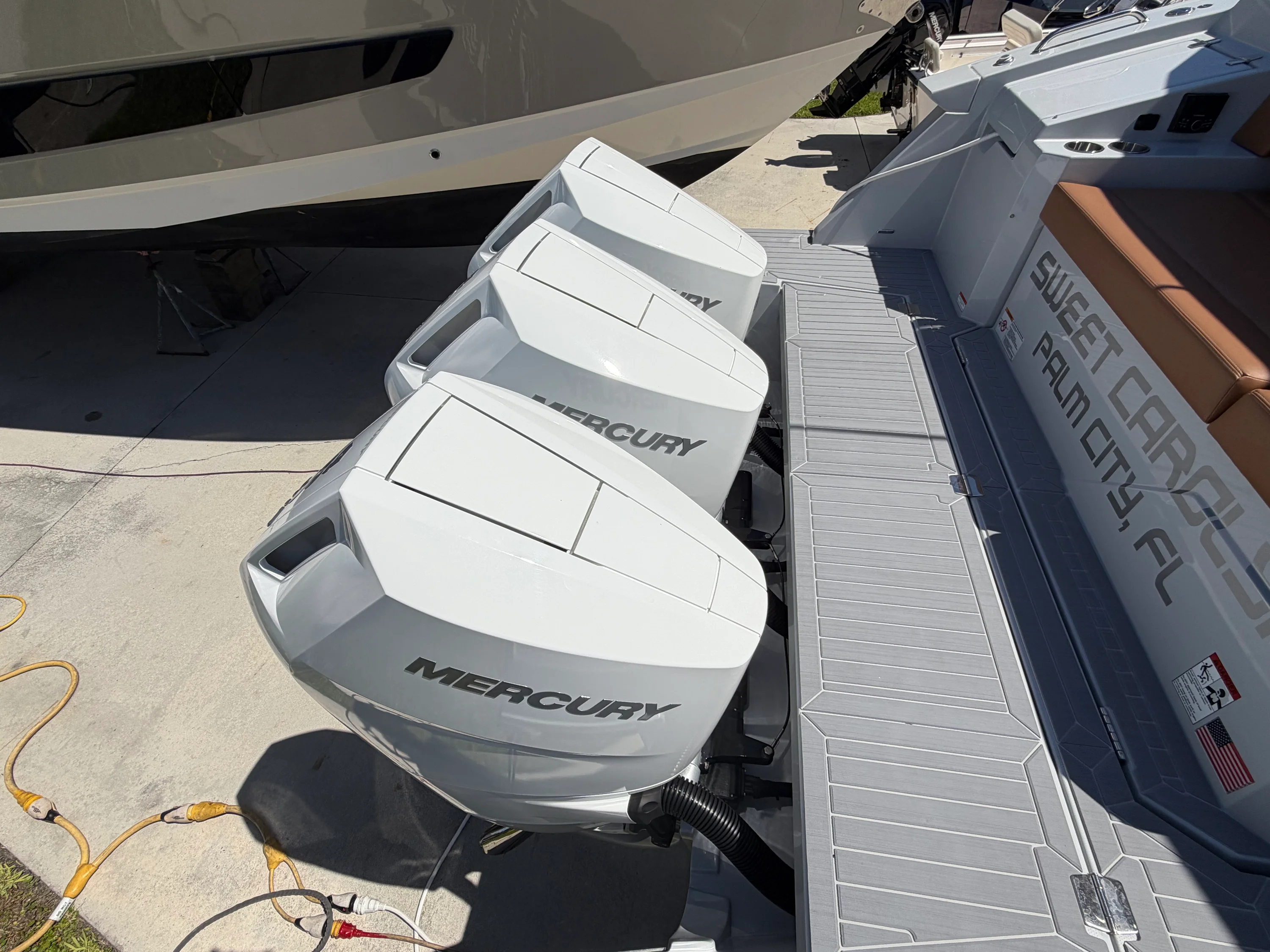 2024 Cruisers Yachts 38 GLS South Beach Outboard Image Thumbnail #4