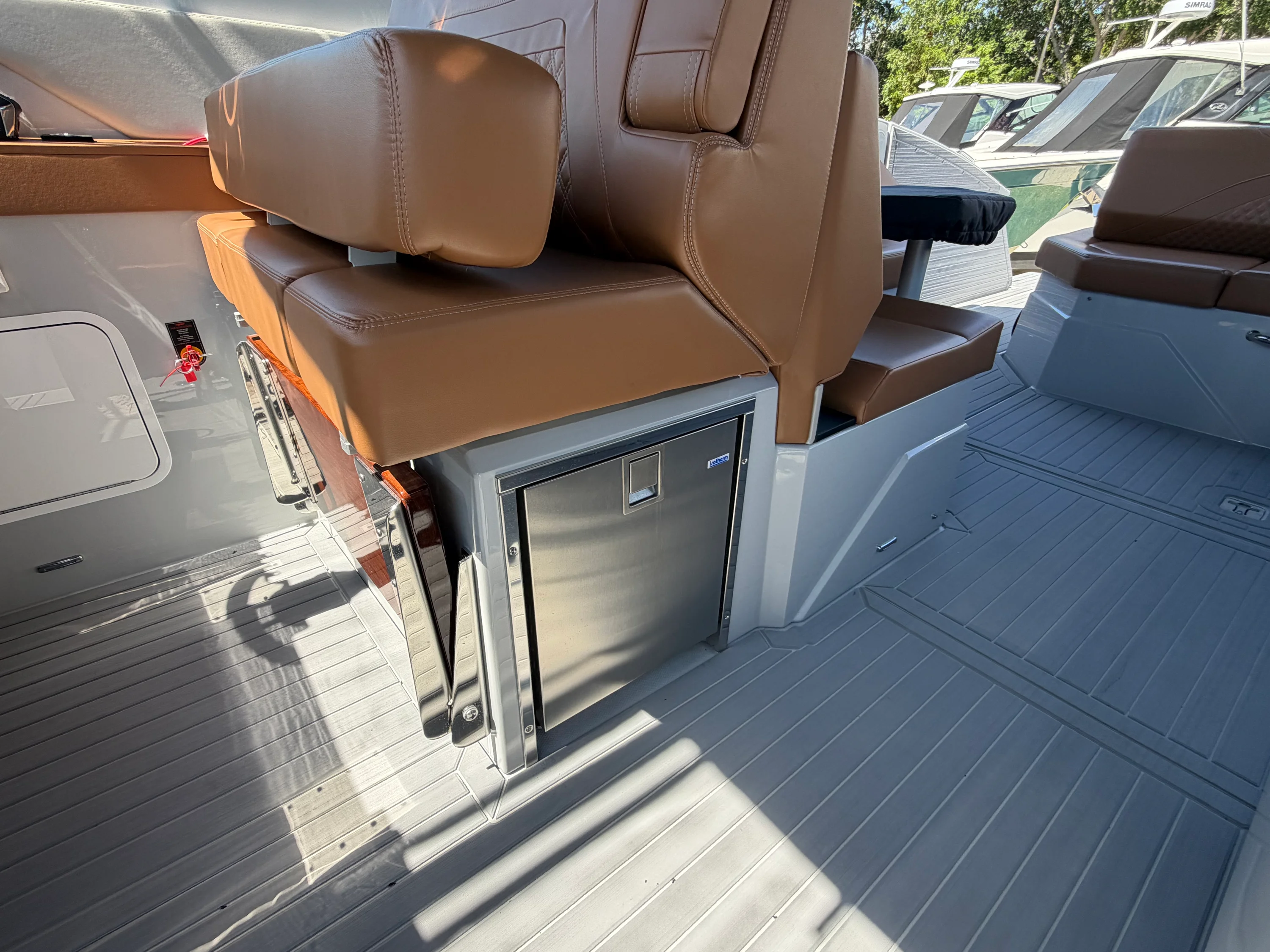 2024 Cruisers Yachts 38 GLS South Beach Outboard Image Thumbnail #21