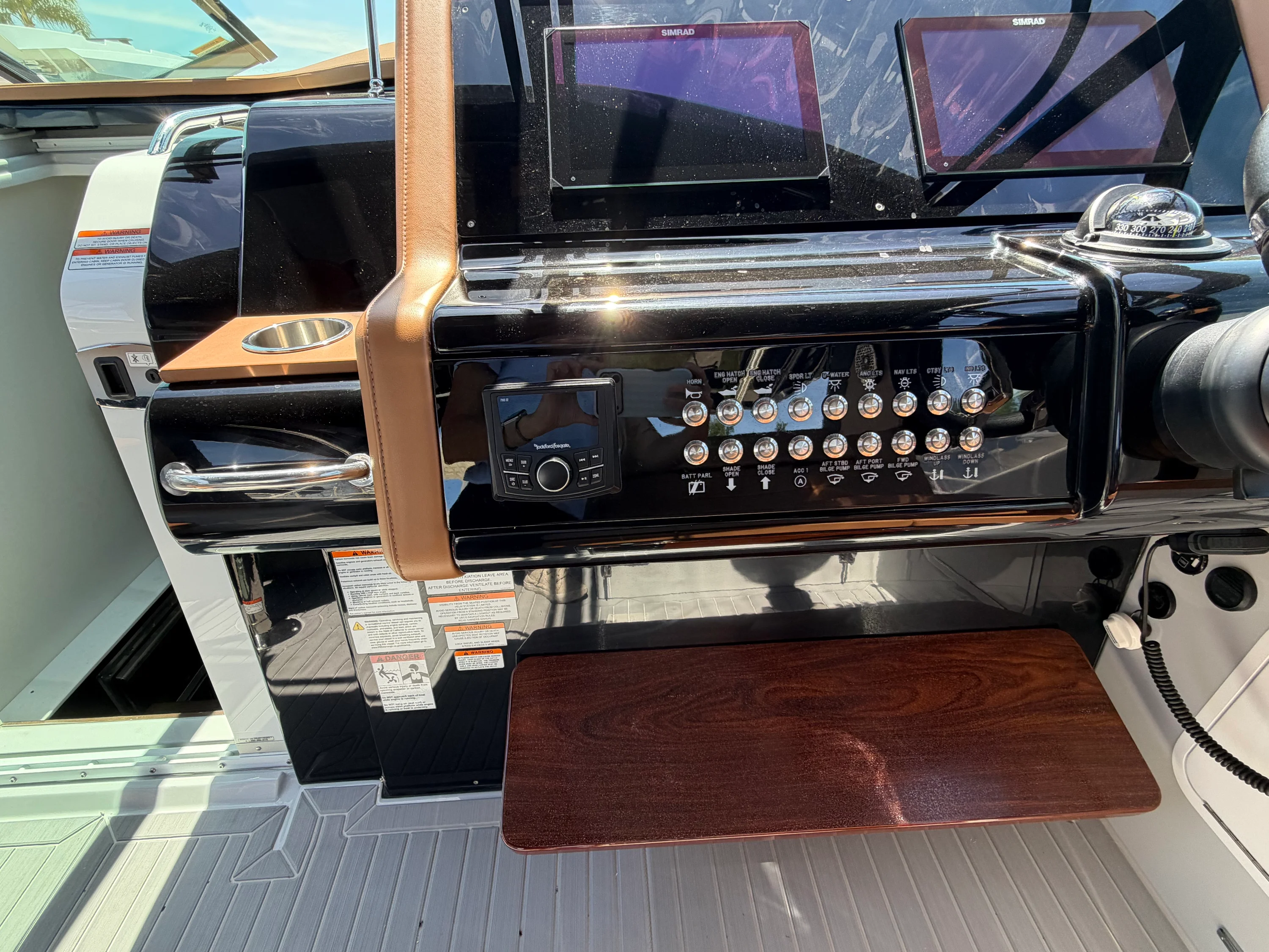 2024 Cruisers Yachts 38 GLS South Beach Outboard Image Thumbnail #19