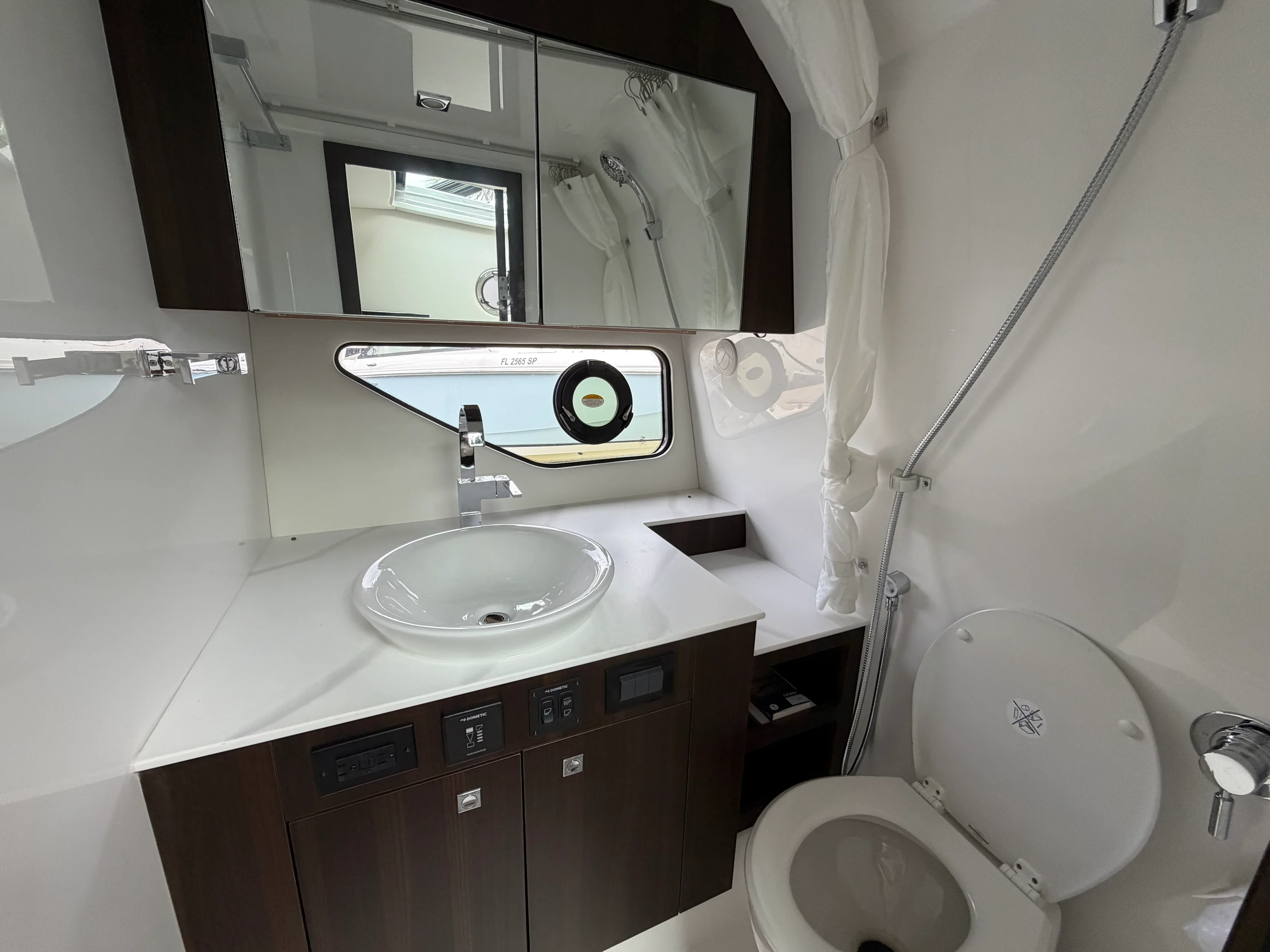 2024 Cruisers Yachts 38 GLS South Beach Outboard Image Thumbnail #35