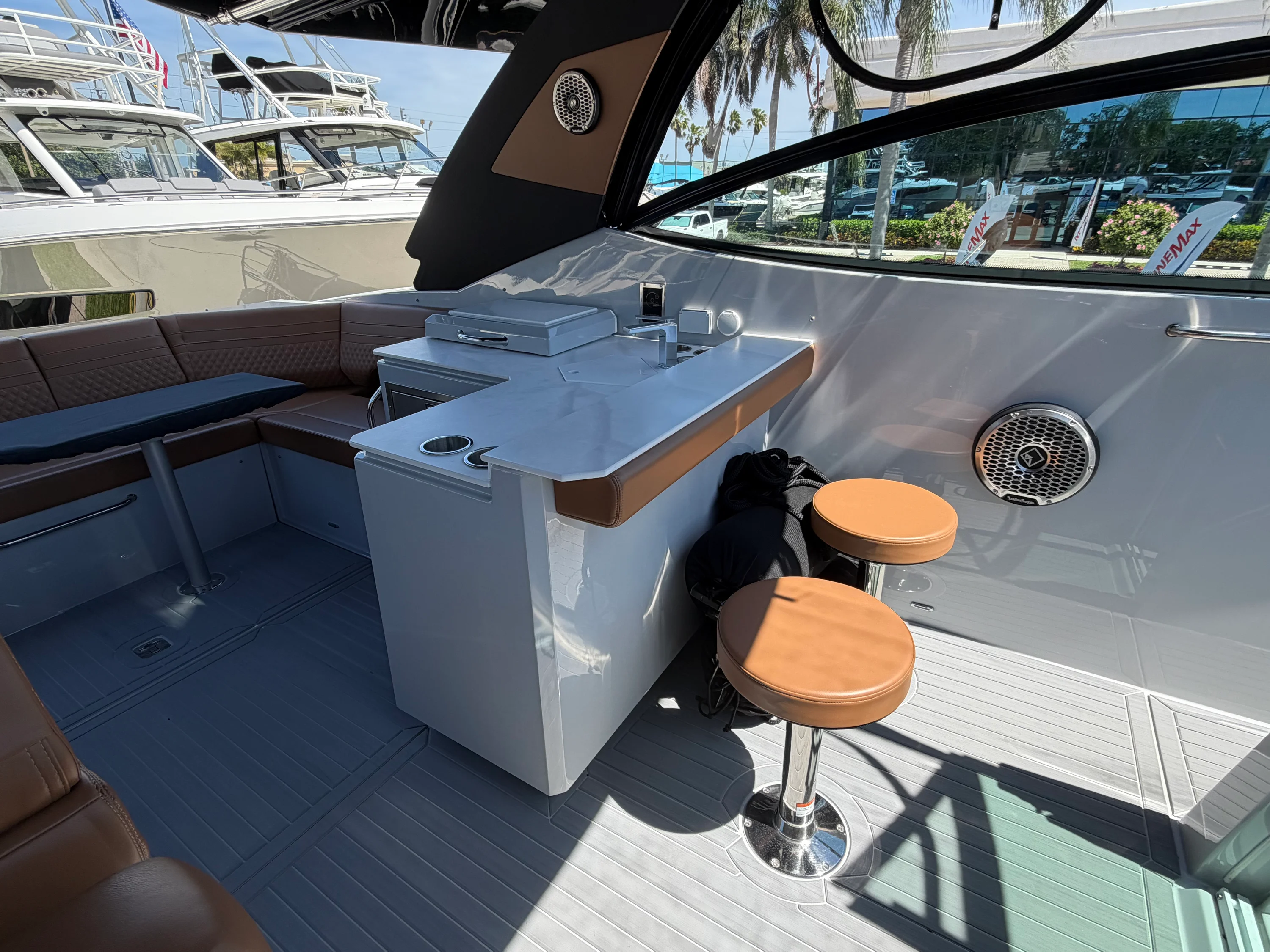 2024 Cruisers Yachts 38 GLS South Beach Outboard Image Thumbnail #14