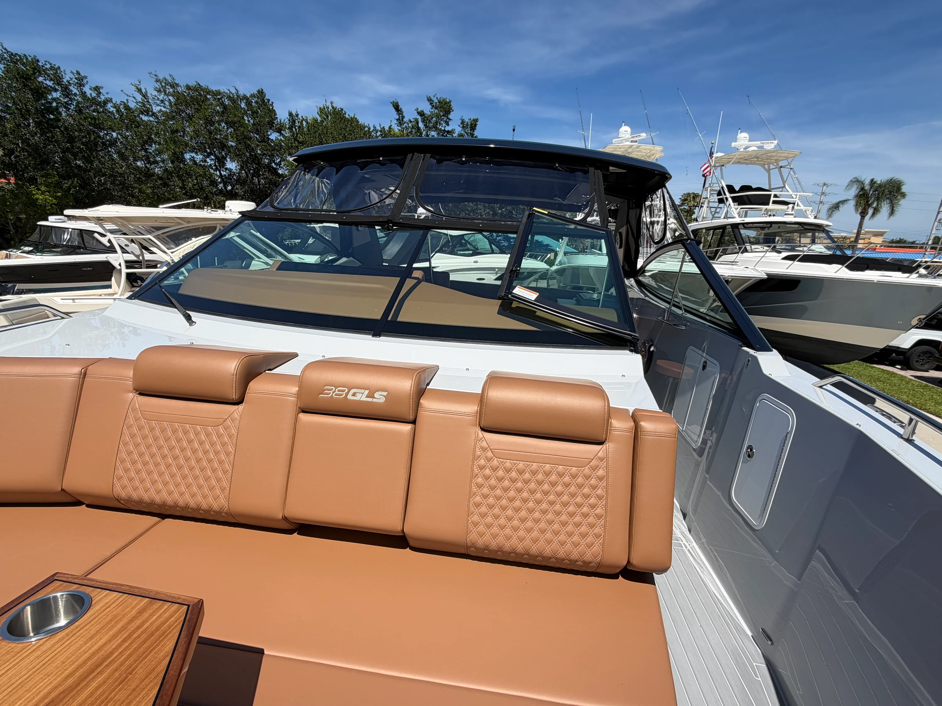 2024 Cruisers Yachts 38 GLS South Beach Outboard Image Thumbnail #30