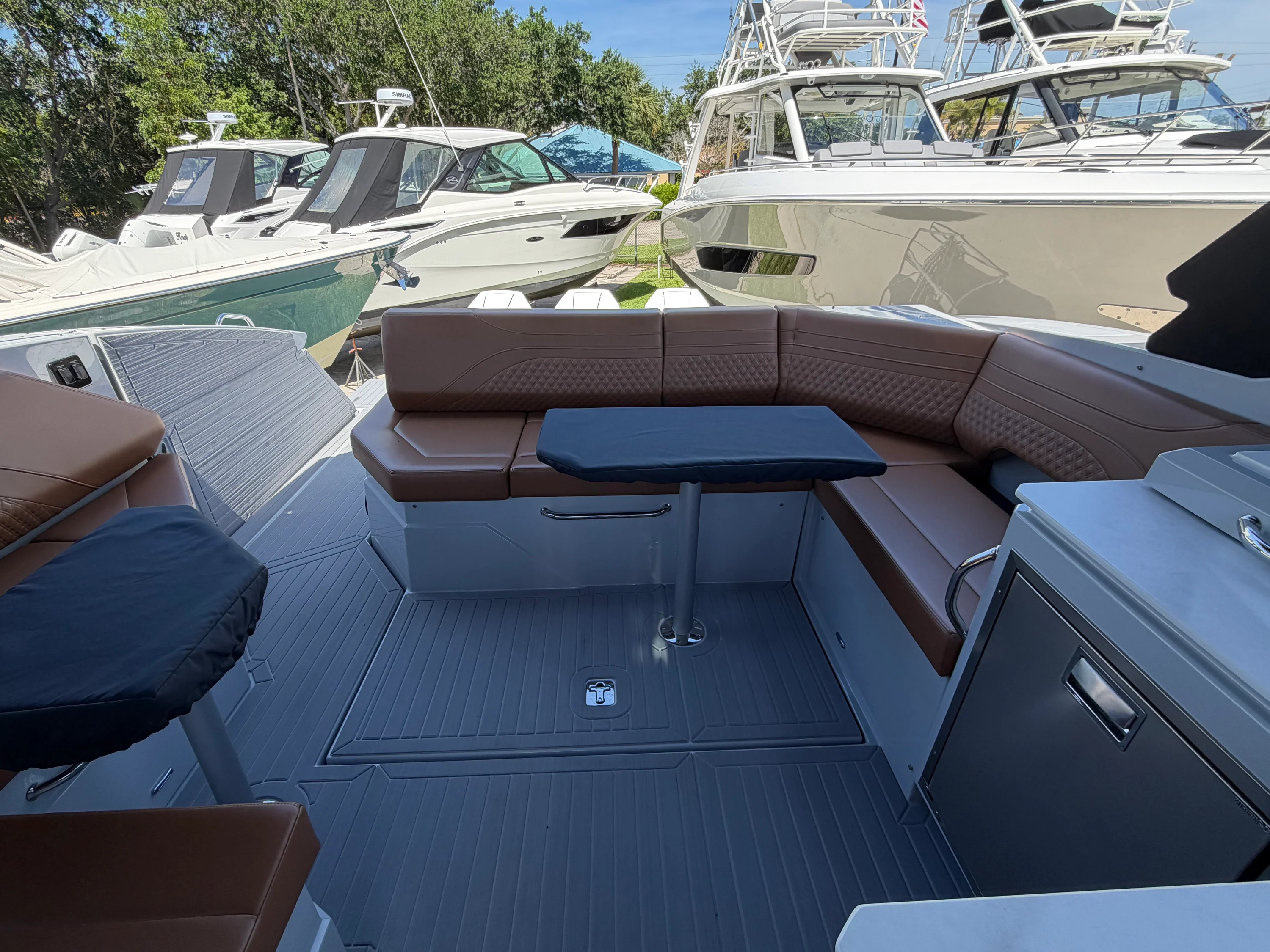 2024 Cruisers Yachts 38 GLS South Beach Outboard Image Thumbnail #10