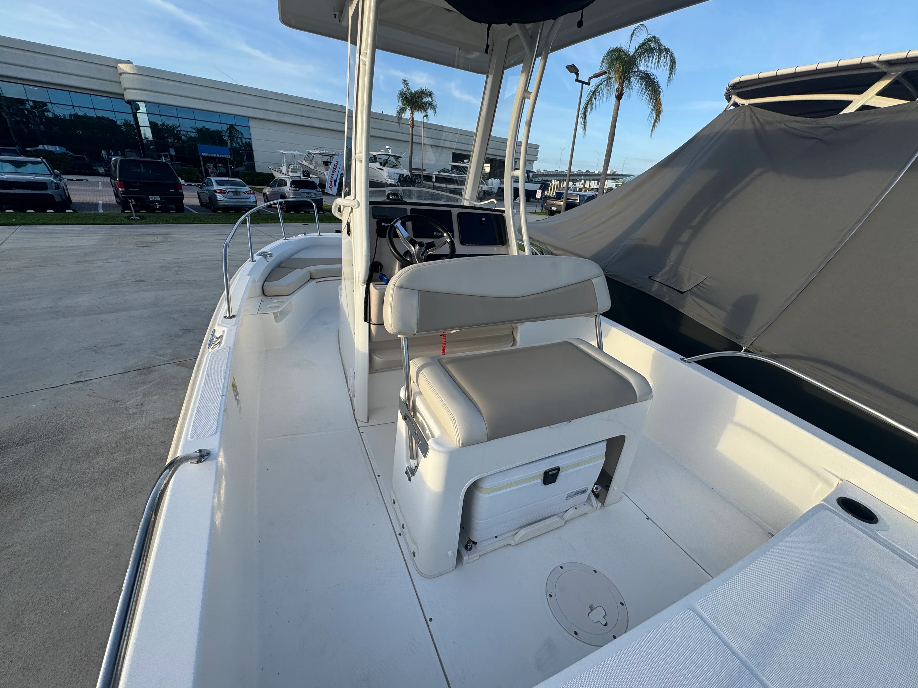 2020 Boston Whaler 210 Dauntless Image Thumbnail #6