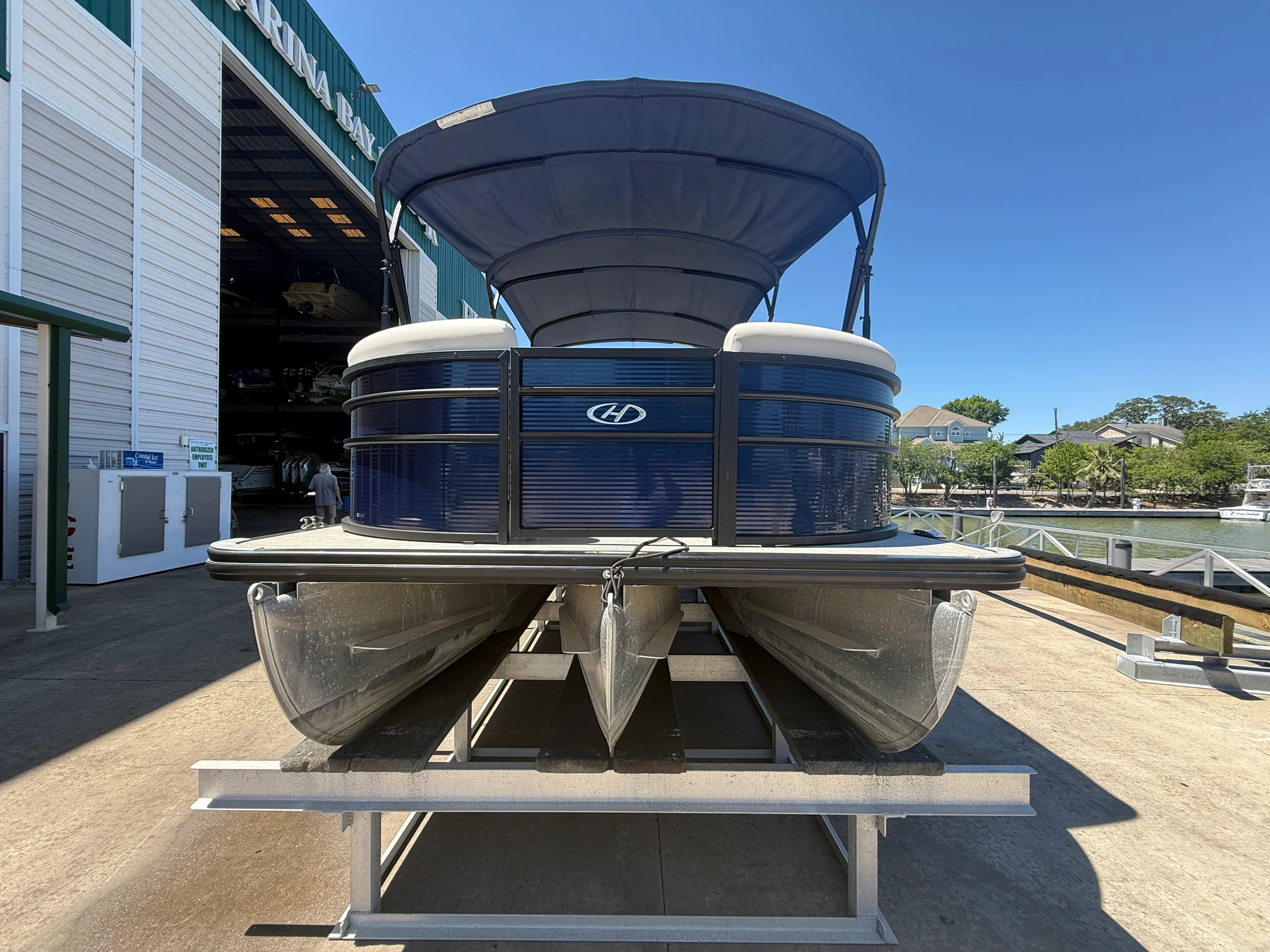 2022 Harris Cruiser 230 Image Thumbnail #3