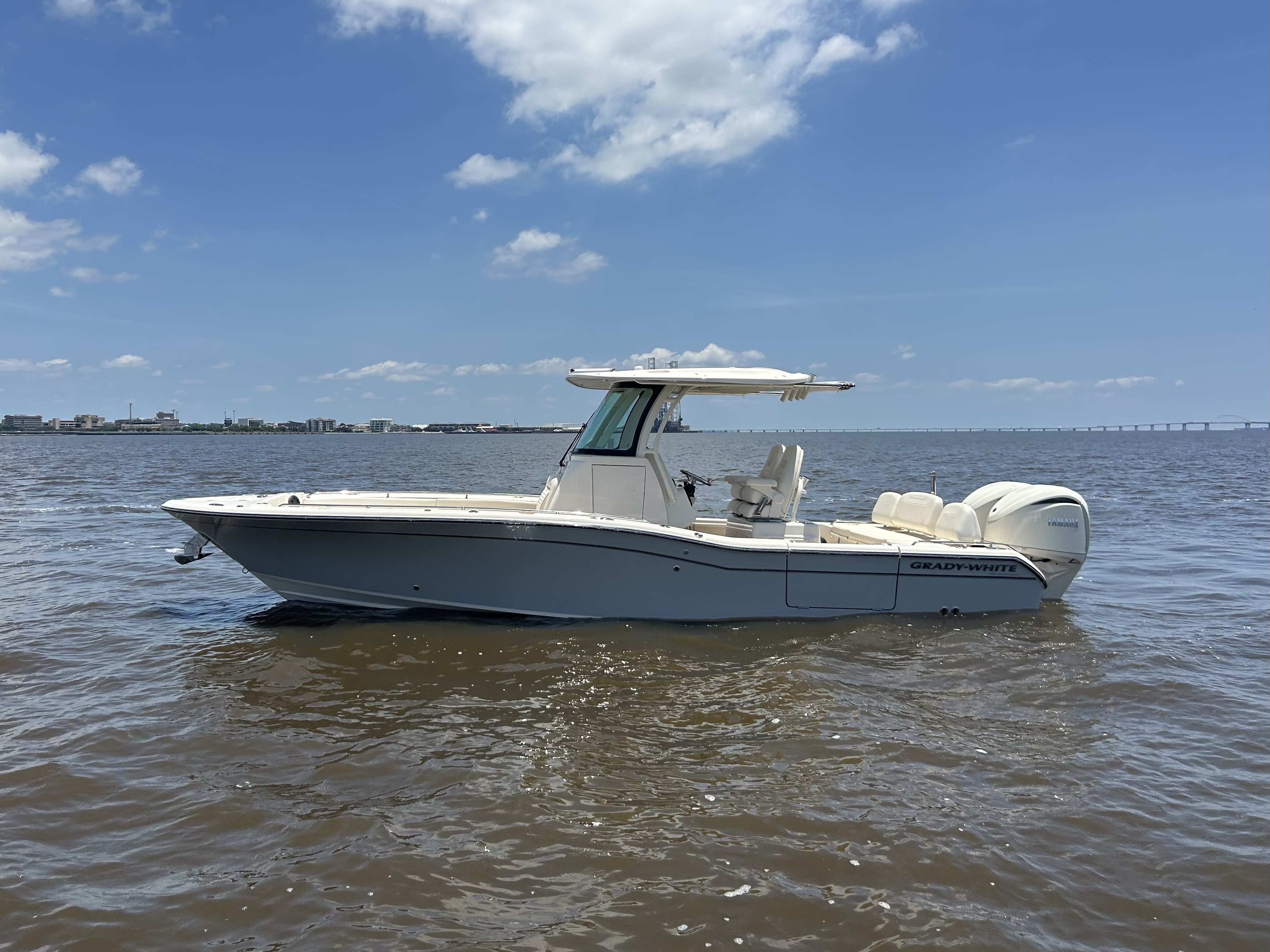 BIOTRON ２　ホワイト 2026 Grady-White 281 CE Contact Your Local MarineMax Store About