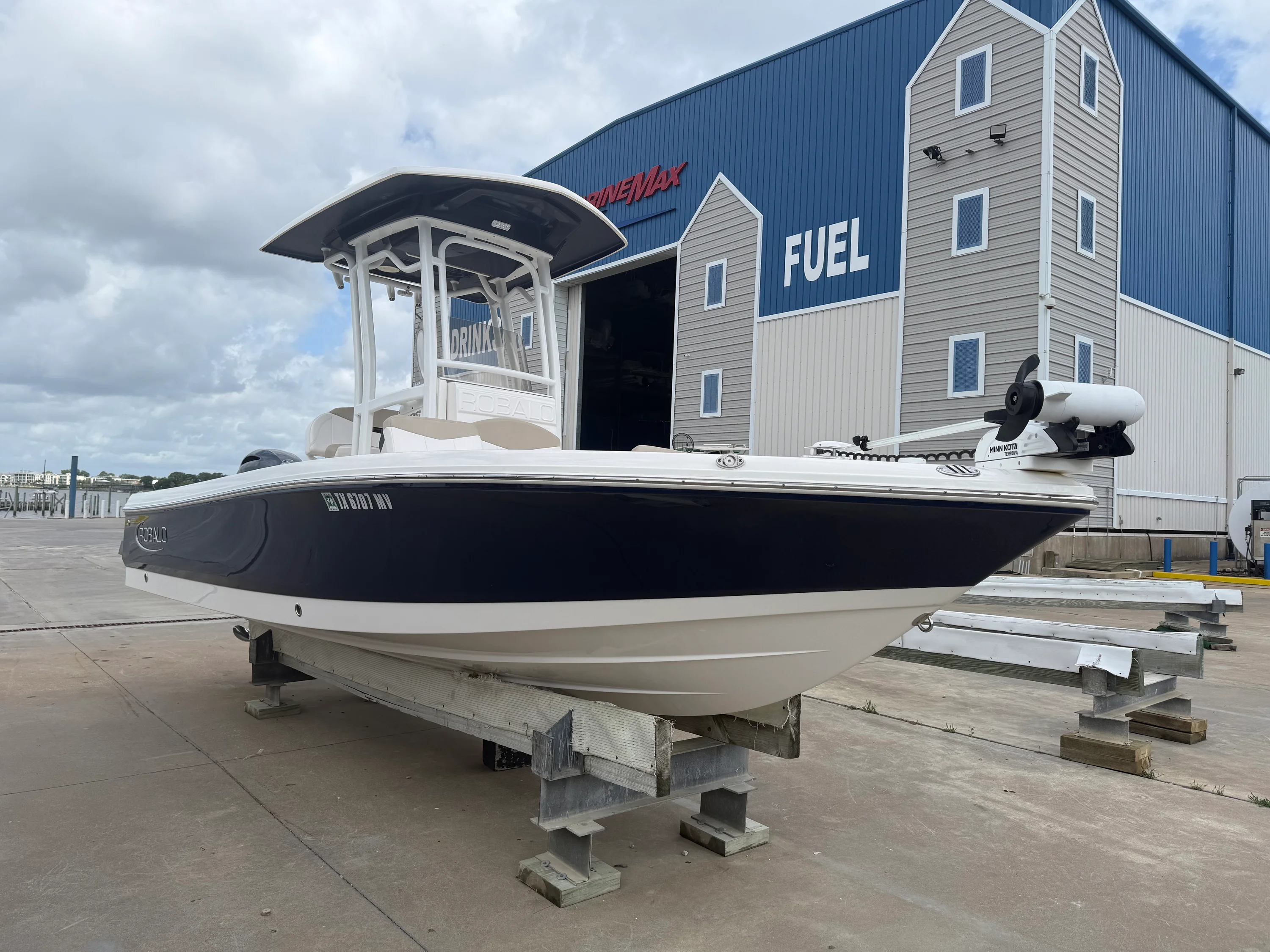 2021 Robalo CAYMAN 226 Image Thumbnail #0