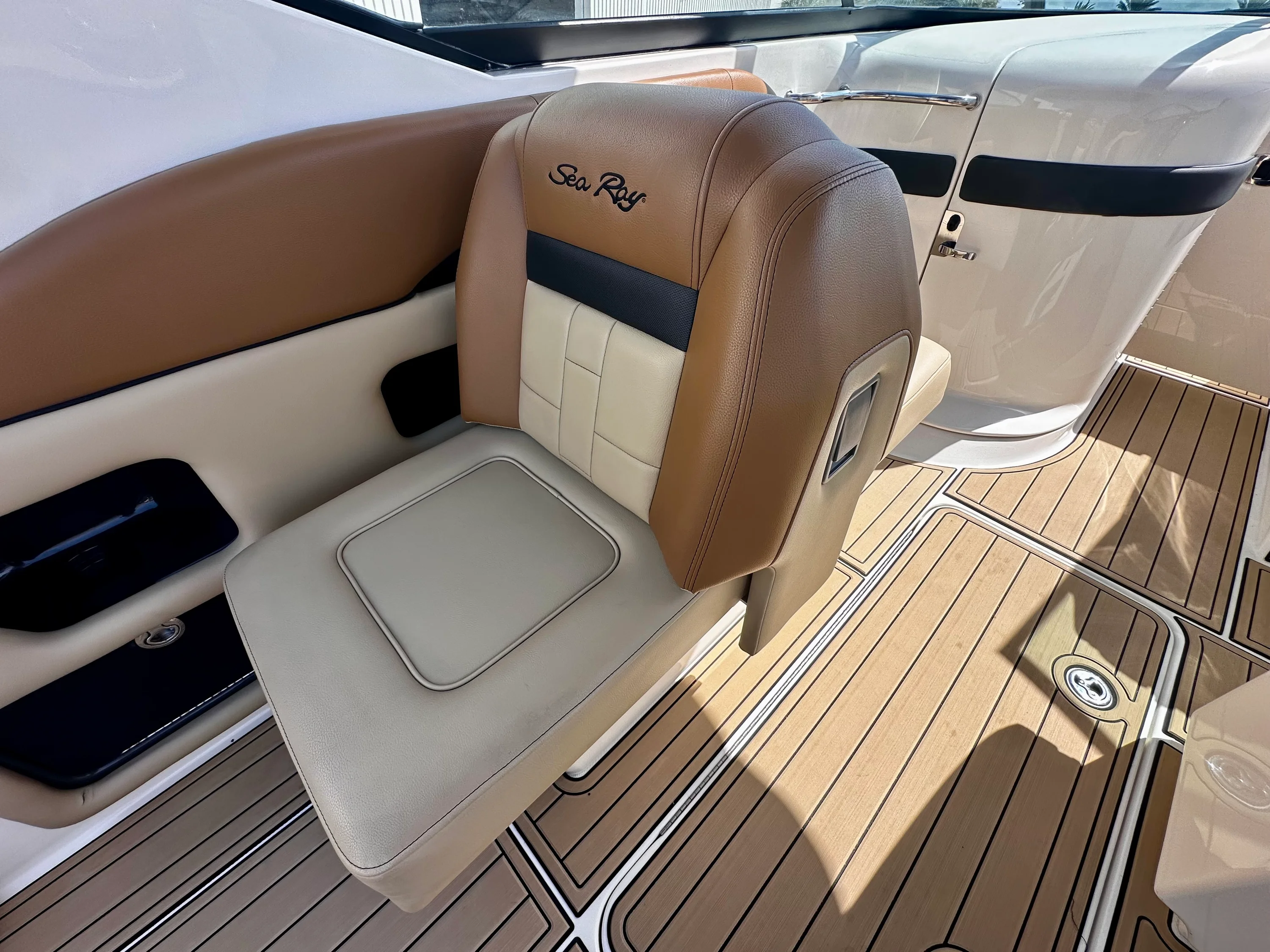 2016 Sea Ray 300 SLX Image Thumbnail #18