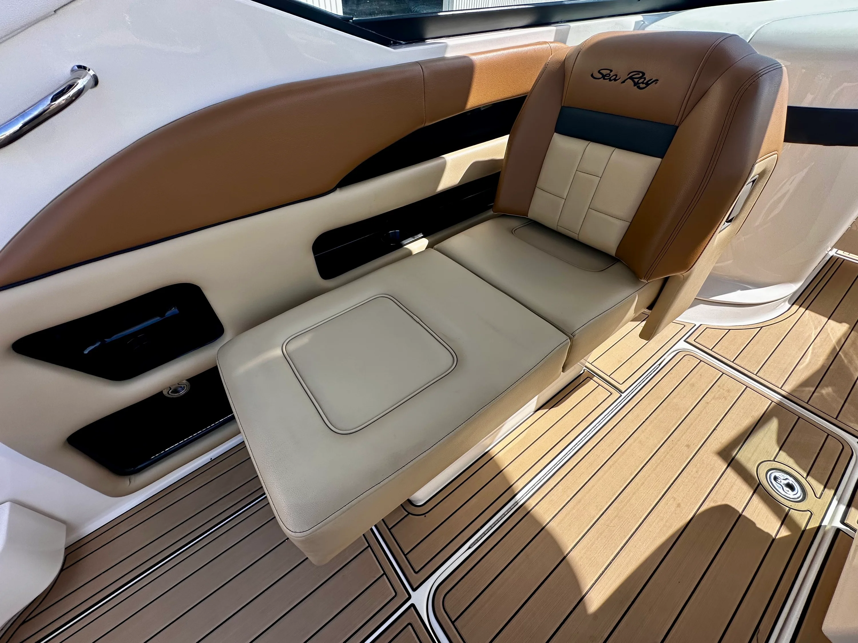 2016 Sea Ray 300 SLX Image Thumbnail #19