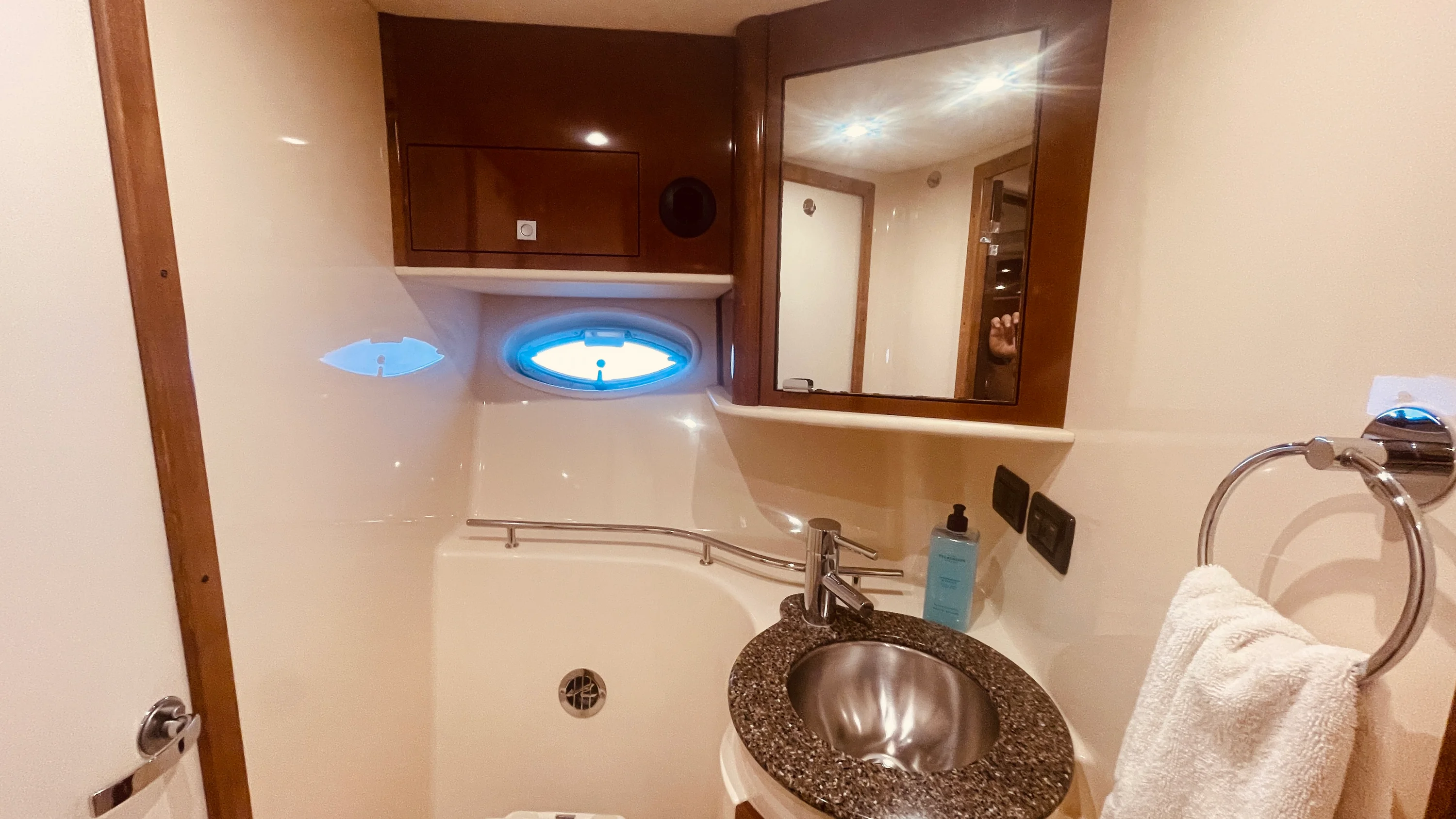 2008 Sea Ray 40 SUNDANCER Image Thumbnail #12