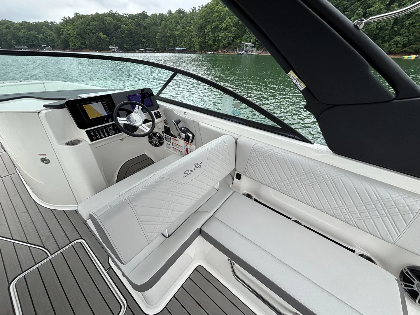 2026 Sea Ray SDX 270 Image Thumbnail #9