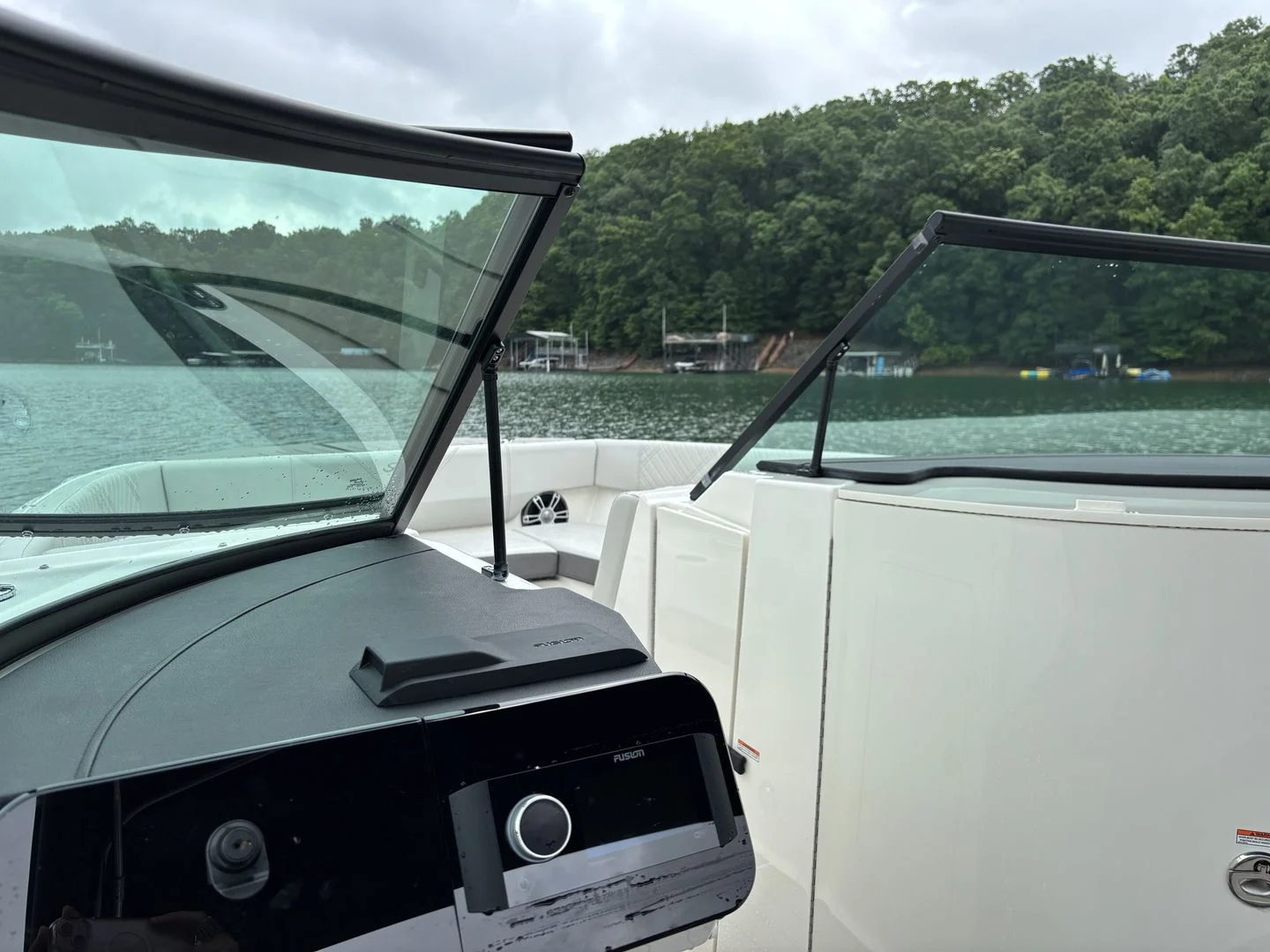 2026 Sea Ray SDX 270 Image Thumbnail #13