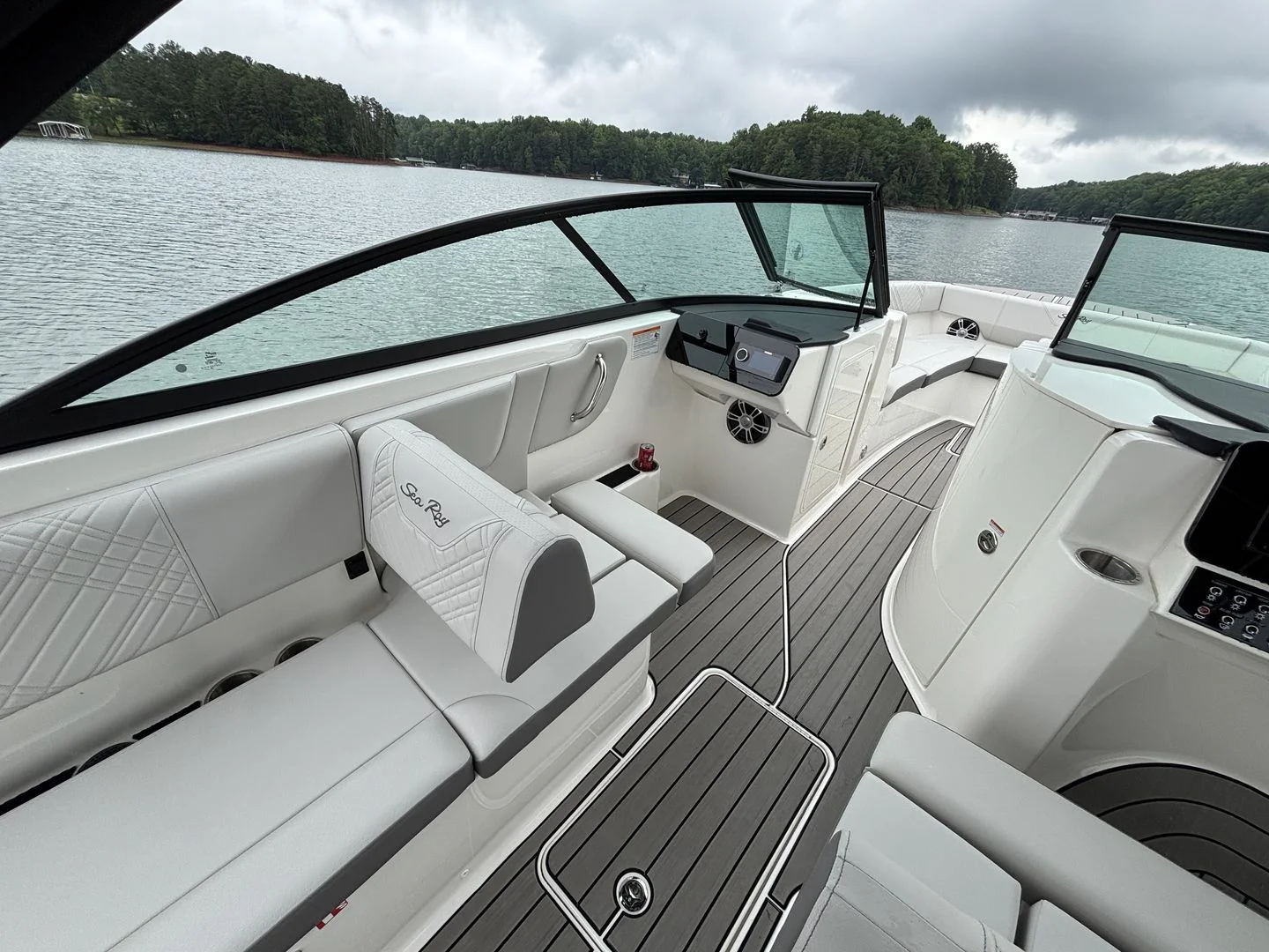 2026 Sea Ray SDX 270 Image Thumbnail #12
