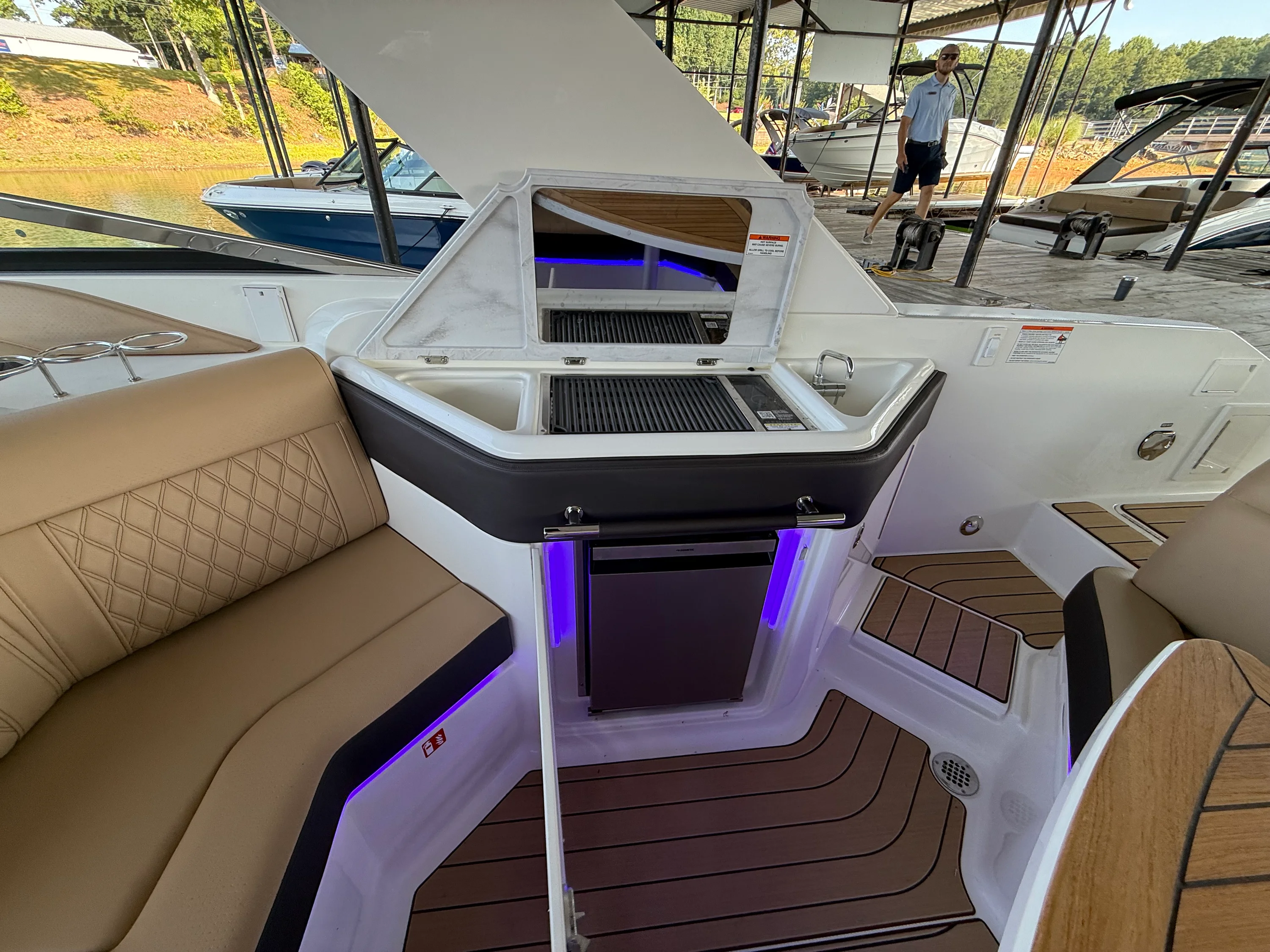 2026 Sea Ray SLX 310 Image Thumbnail #9