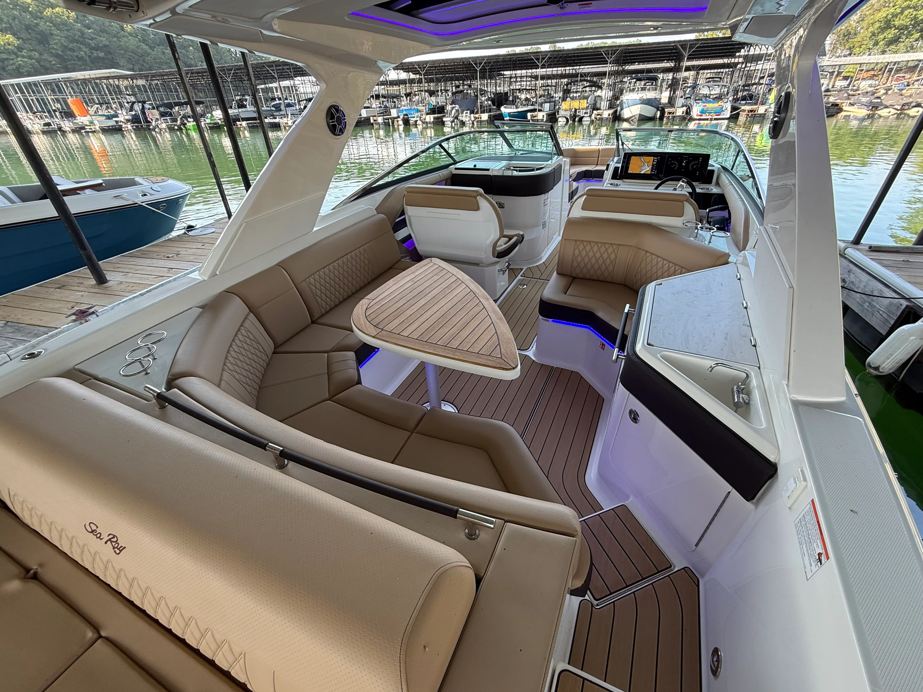 2026 Sea Ray SLX 310 Image Thumbnail #6
