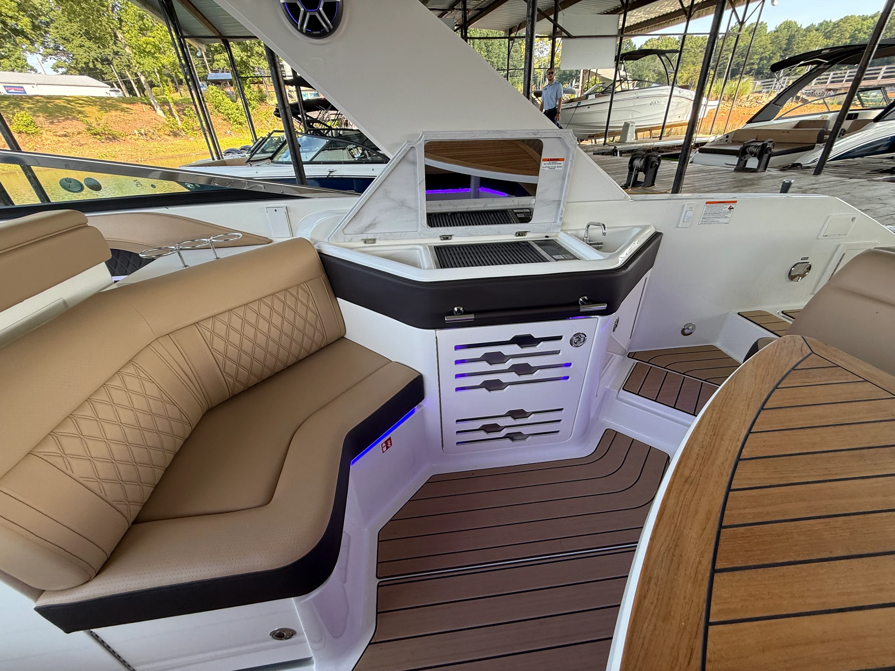 2026 Sea Ray SLX 310 Image Thumbnail #8