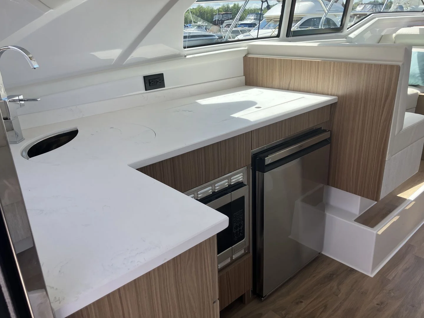 2026 Cruisers Yachts 42 Cantius Image Thumbnail #9