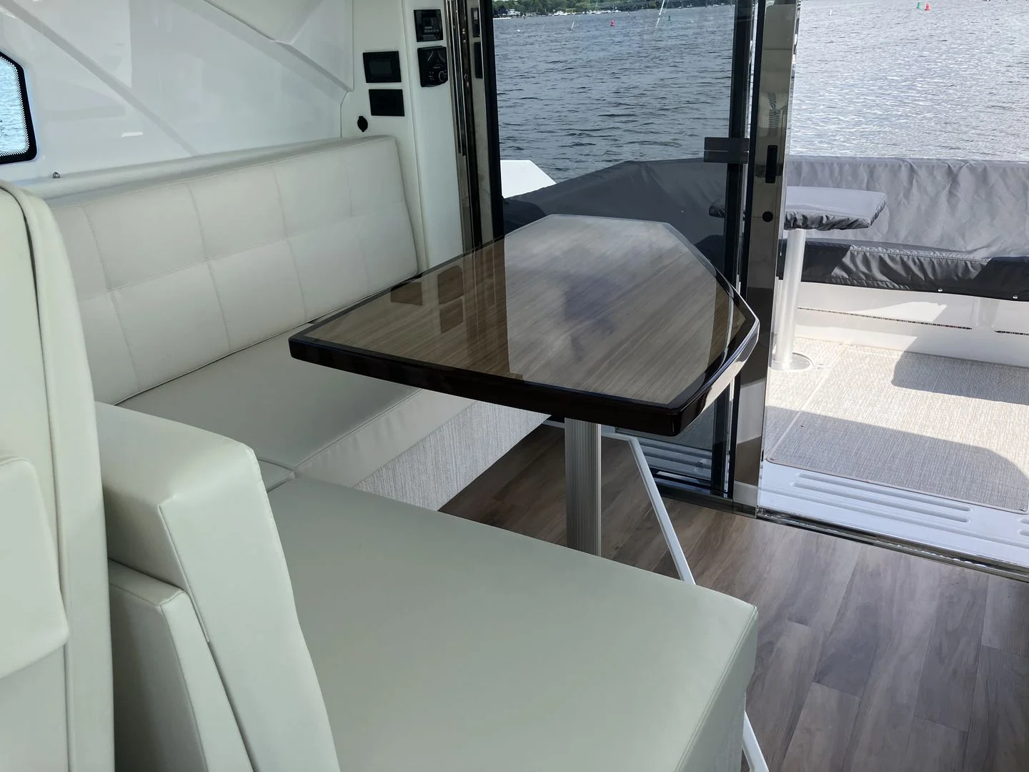 2026 Cruisers Yachts 42 Cantius Image Thumbnail #11