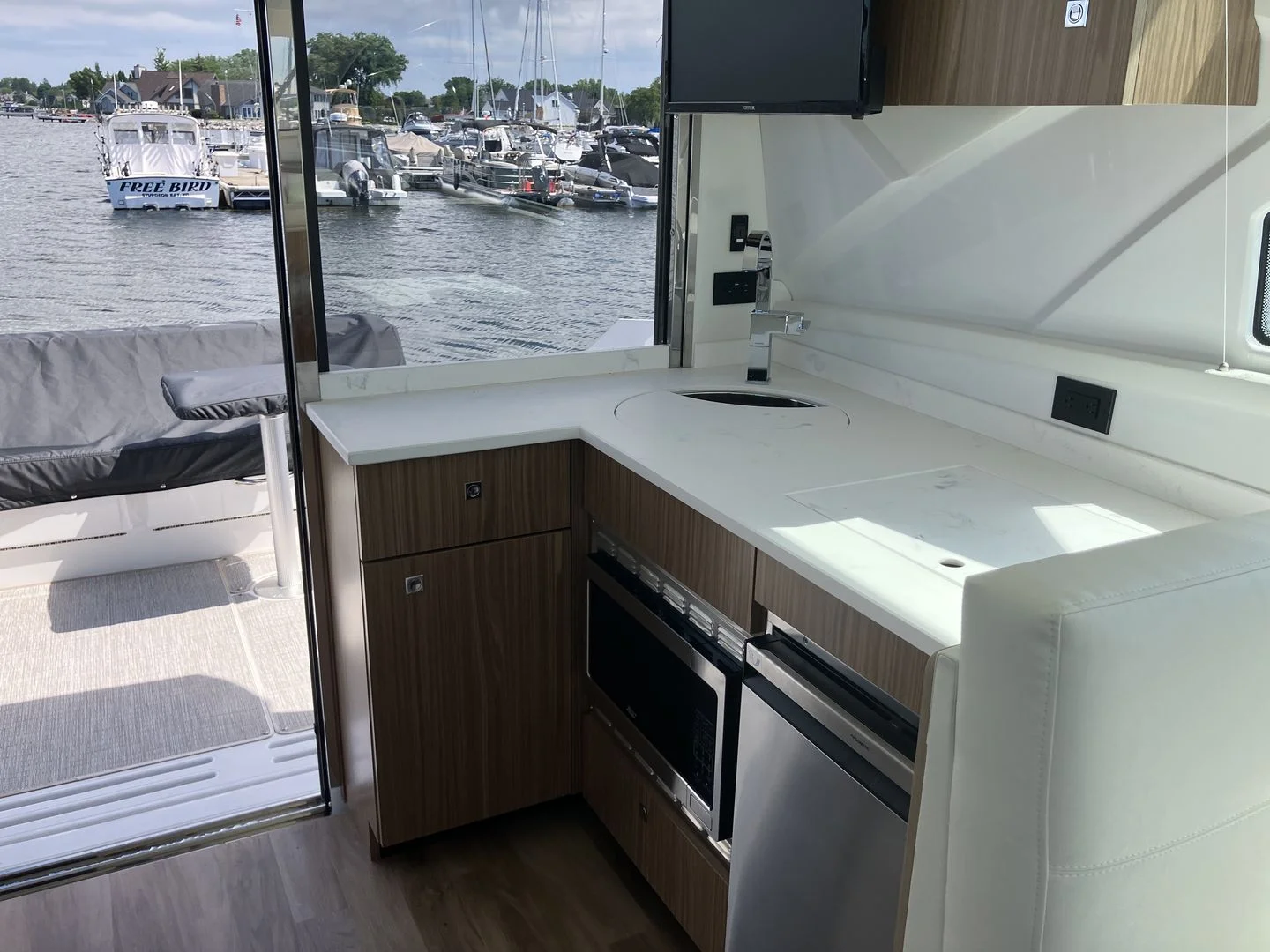 2026 Cruisers Yachts 42 Cantius Image Thumbnail #10
