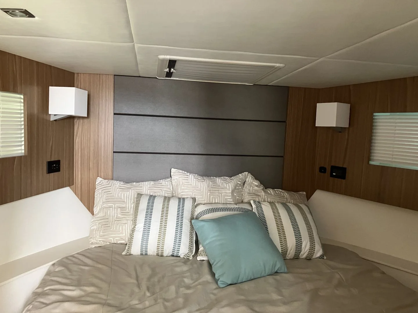 2026 Cruisers Yachts 42 Cantius Image Thumbnail #23