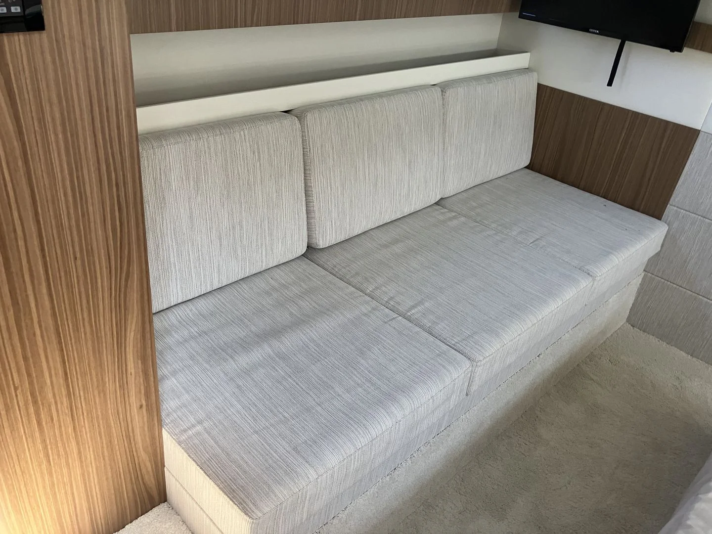 2026 Cruisers Yachts 42 Cantius Image Thumbnail #14