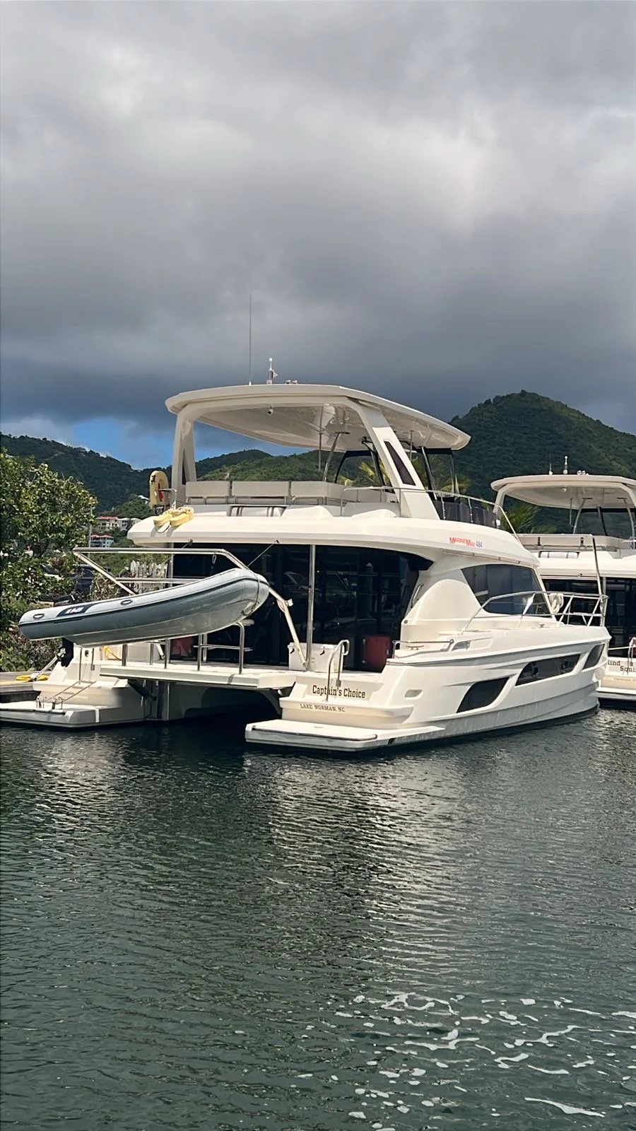 2017 Aquila 48 Image Thumbnail #1