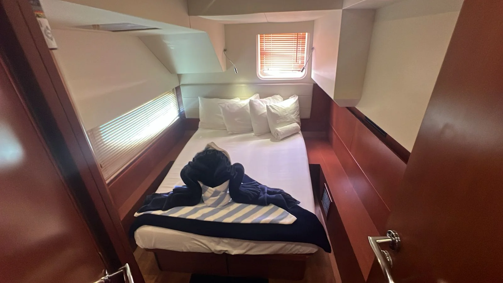 2017 Aquila 48 Image Thumbnail #16