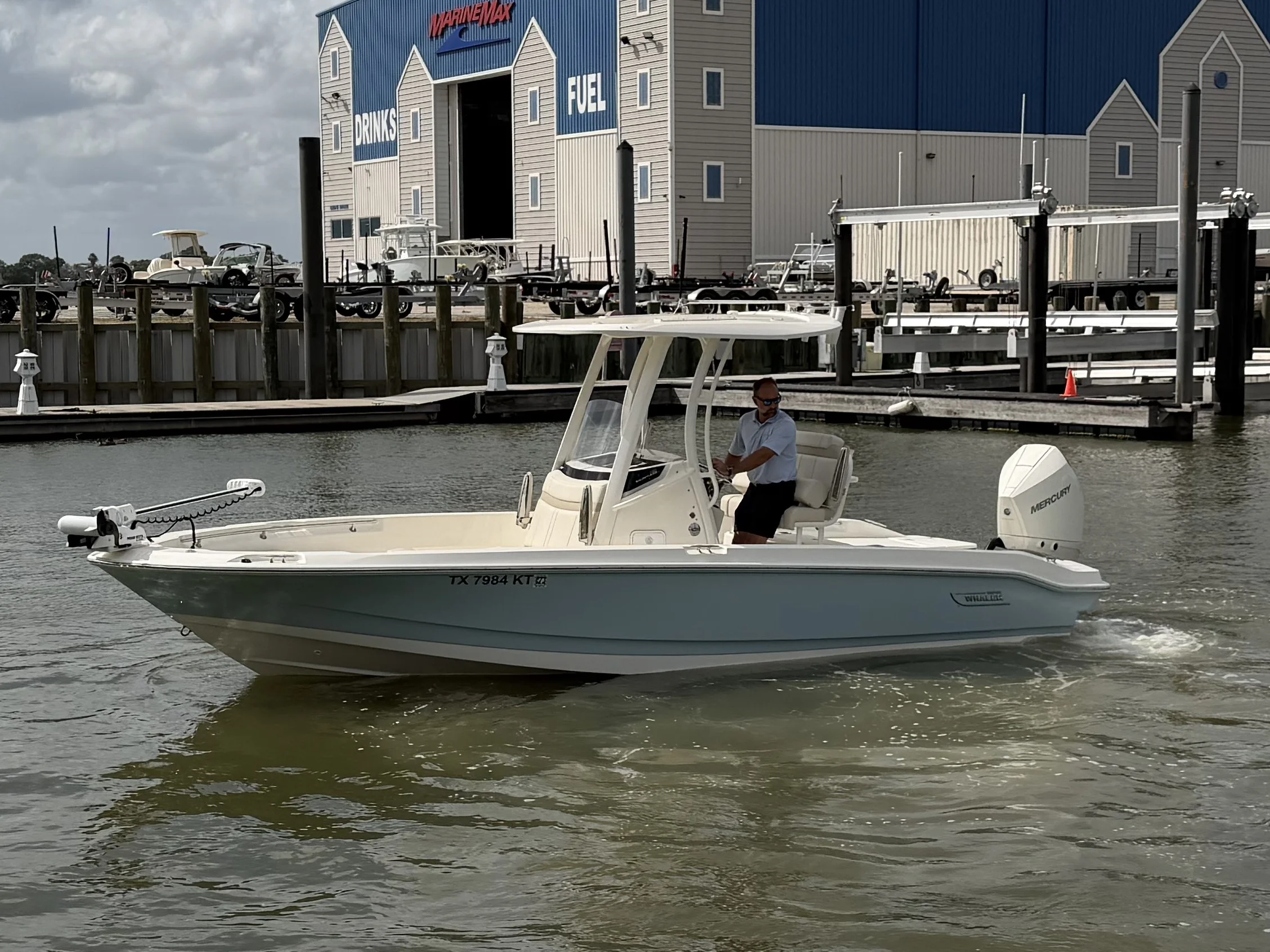 2023 Boston Whaler 220 DAUNTLESS Image Thumbnail #2