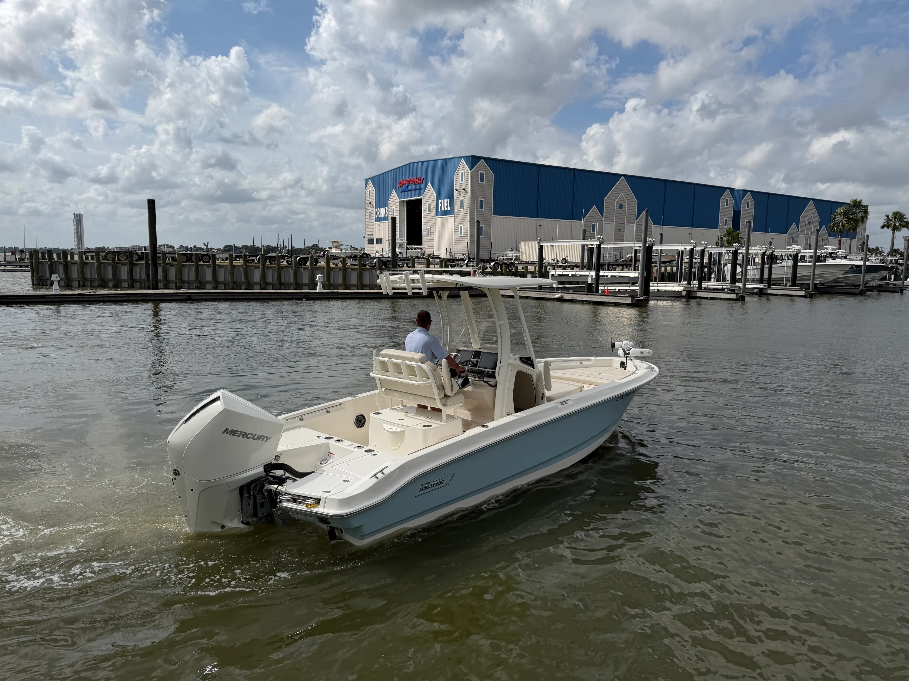 2023 Boston Whaler 220 DAUNTLESS Image Thumbnail #7