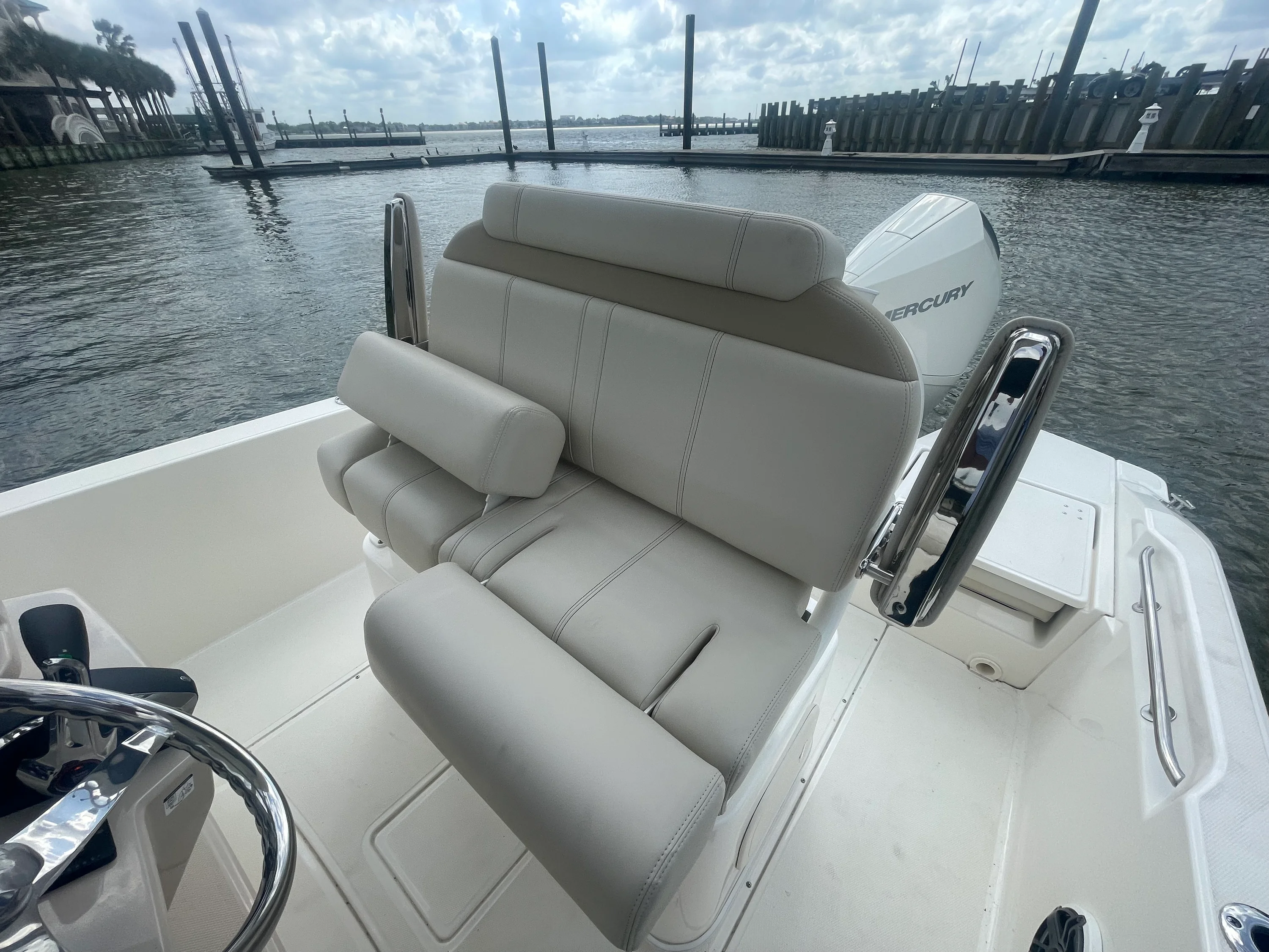 2023 Boston Whaler 220 DAUNTLESS Image Thumbnail #19