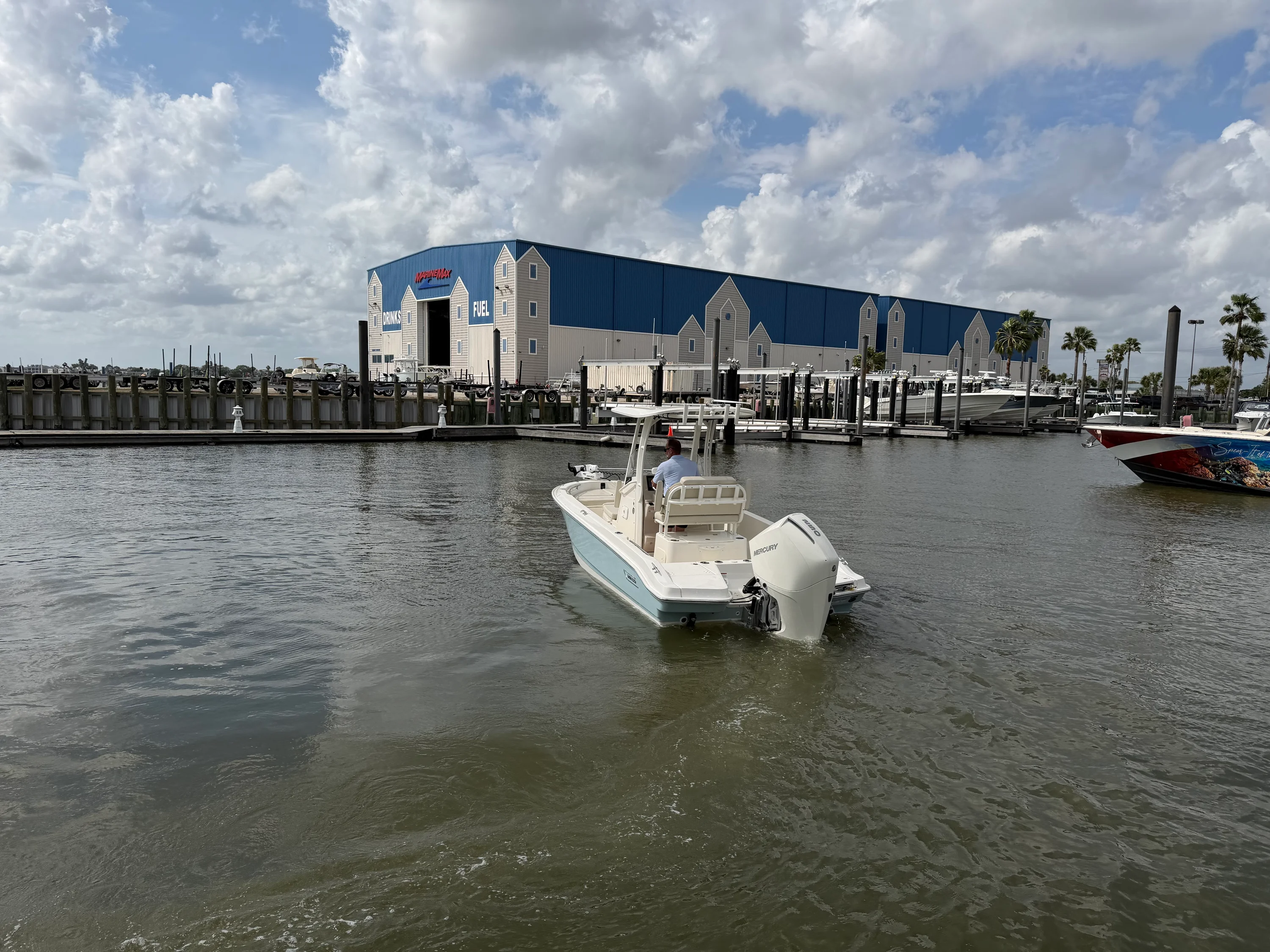 2023 Boston Whaler 220 DAUNTLESS Image Thumbnail #11