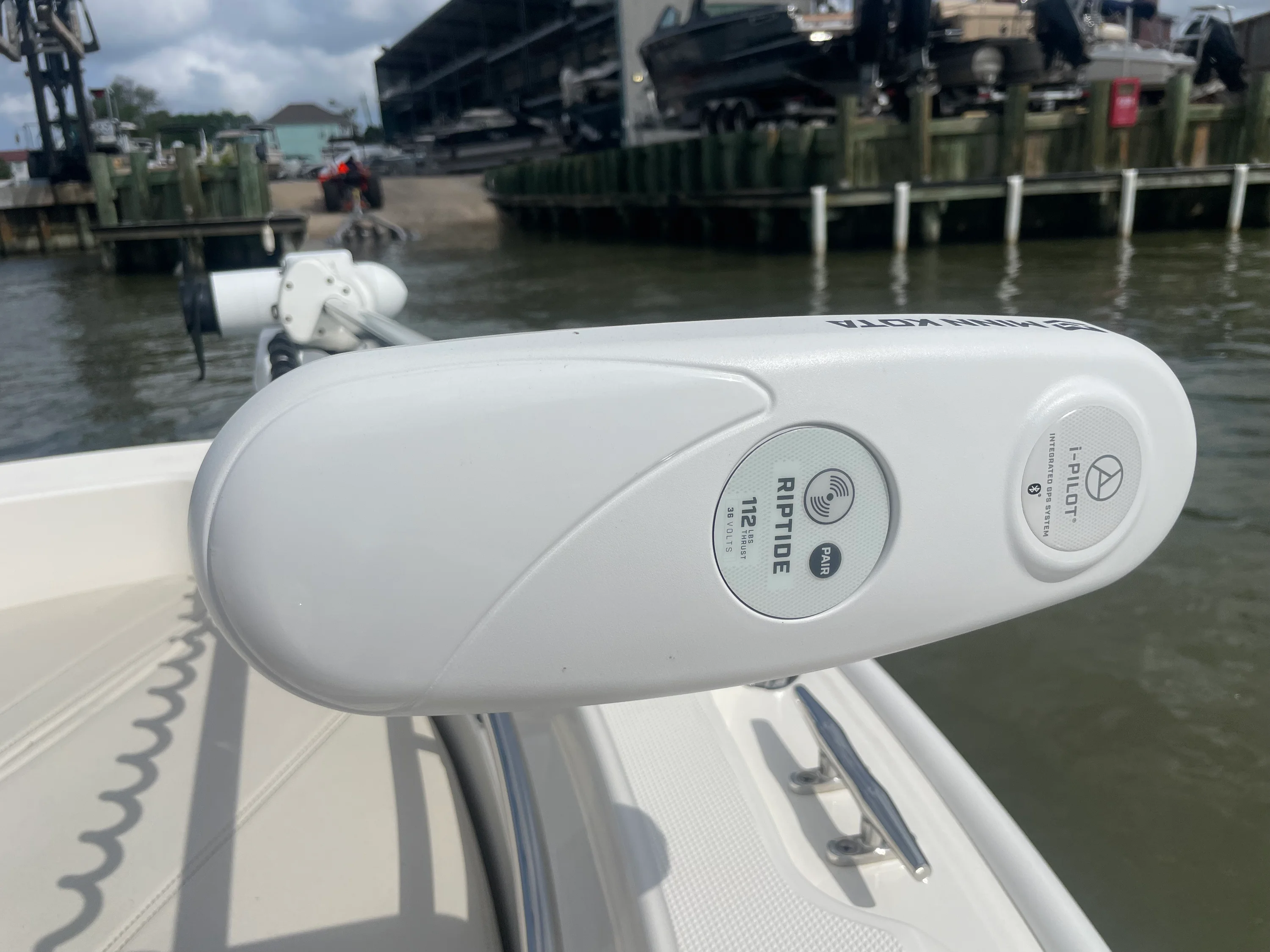 2023 Boston Whaler 220 DAUNTLESS Image Thumbnail #15