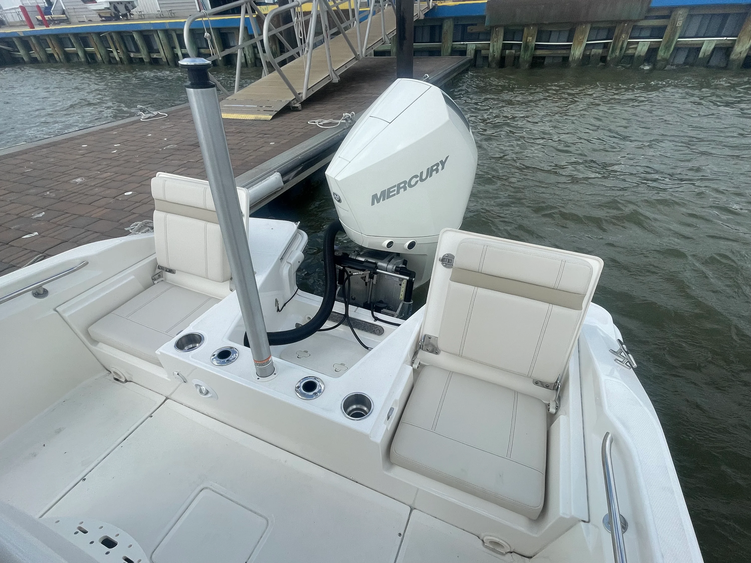 2023 Boston Whaler 220 DAUNTLESS Image Thumbnail #23