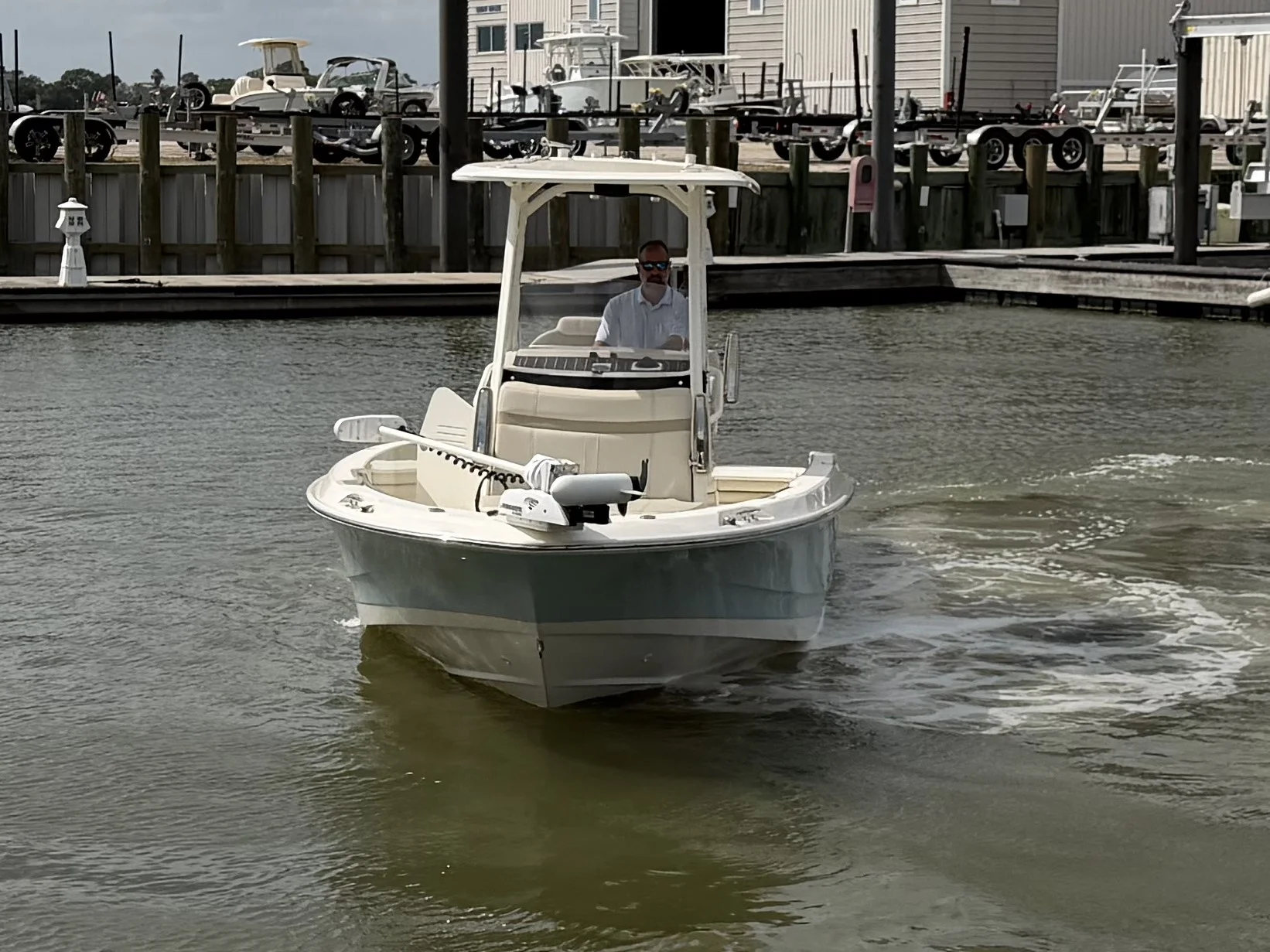 2023 Boston Whaler 220 DAUNTLESS Image Thumbnail #3