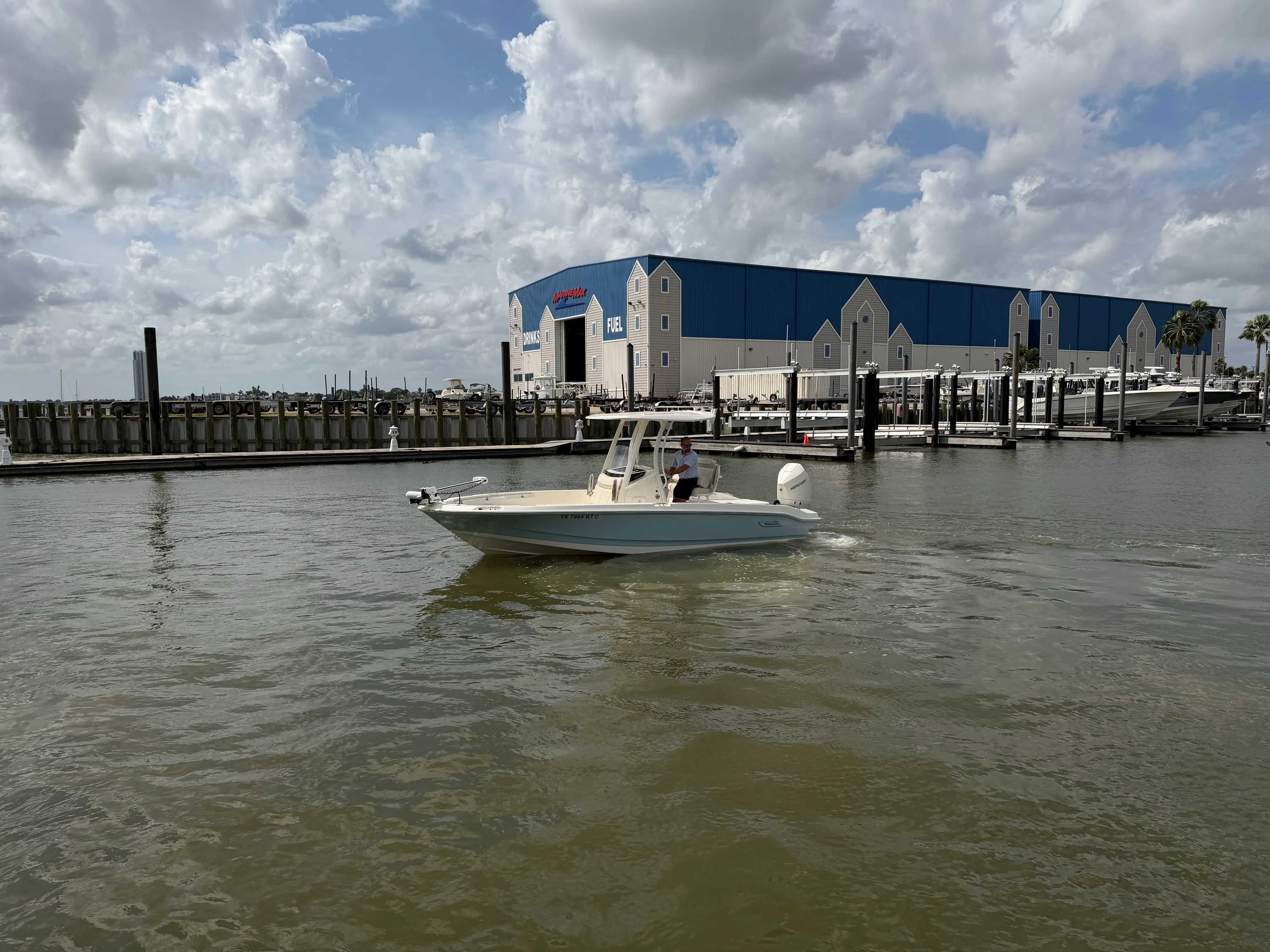 2023 Boston Whaler 220 DAUNTLESS Image Thumbnail #10