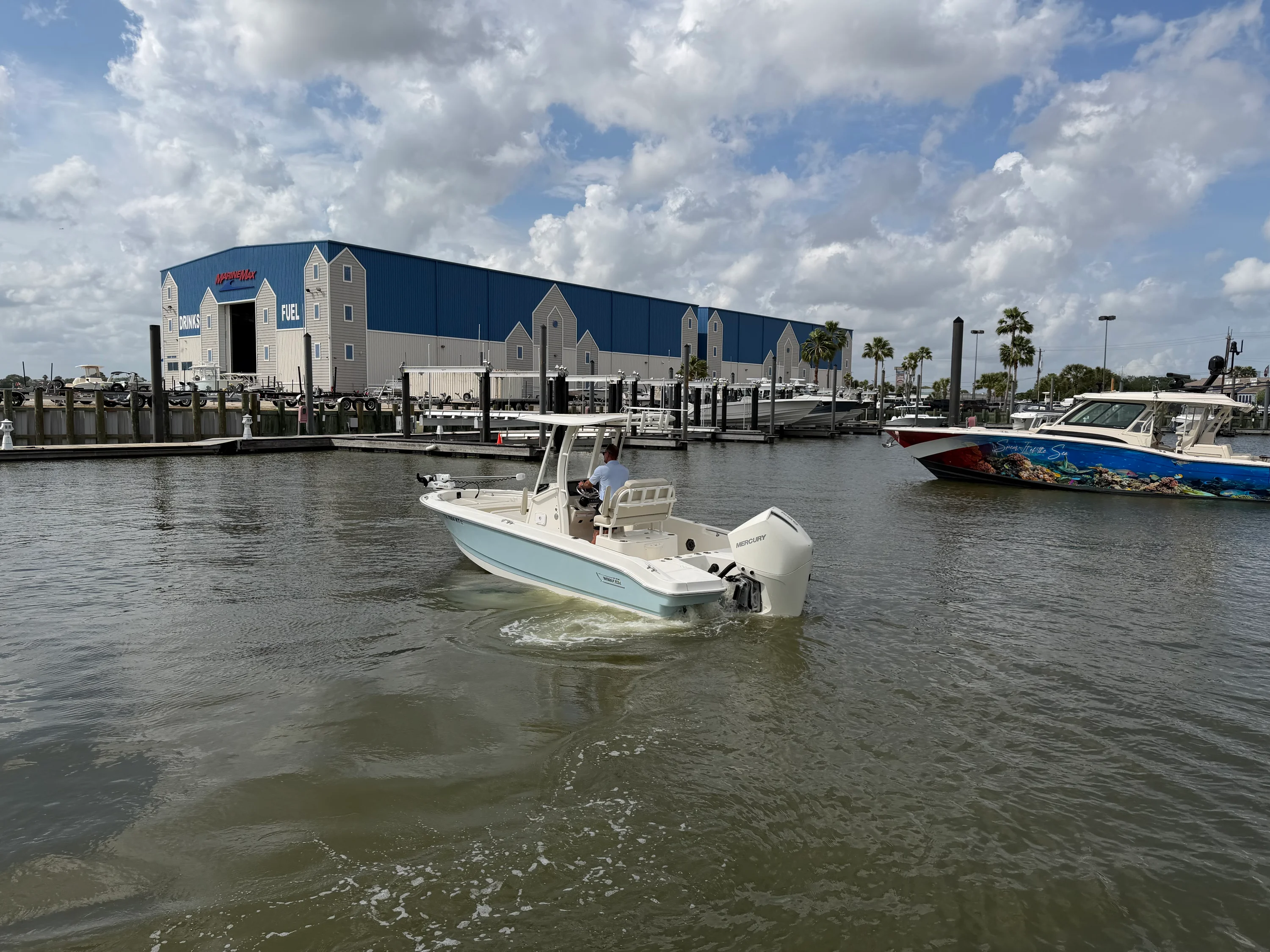 2023 Boston Whaler 220 DAUNTLESS Image Thumbnail #9