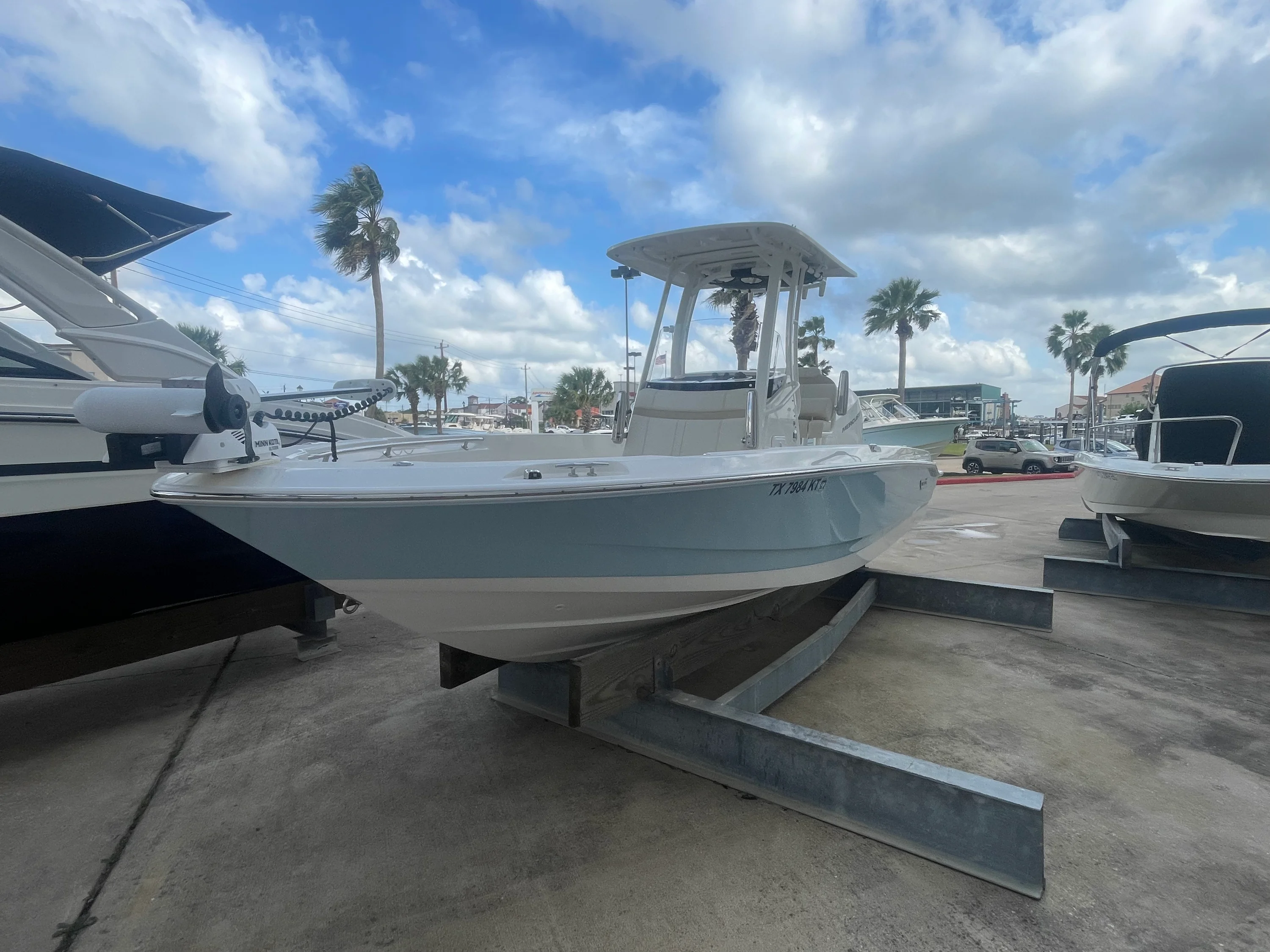 2023 Boston Whaler 220 DAUNTLESS Image Thumbnail #30