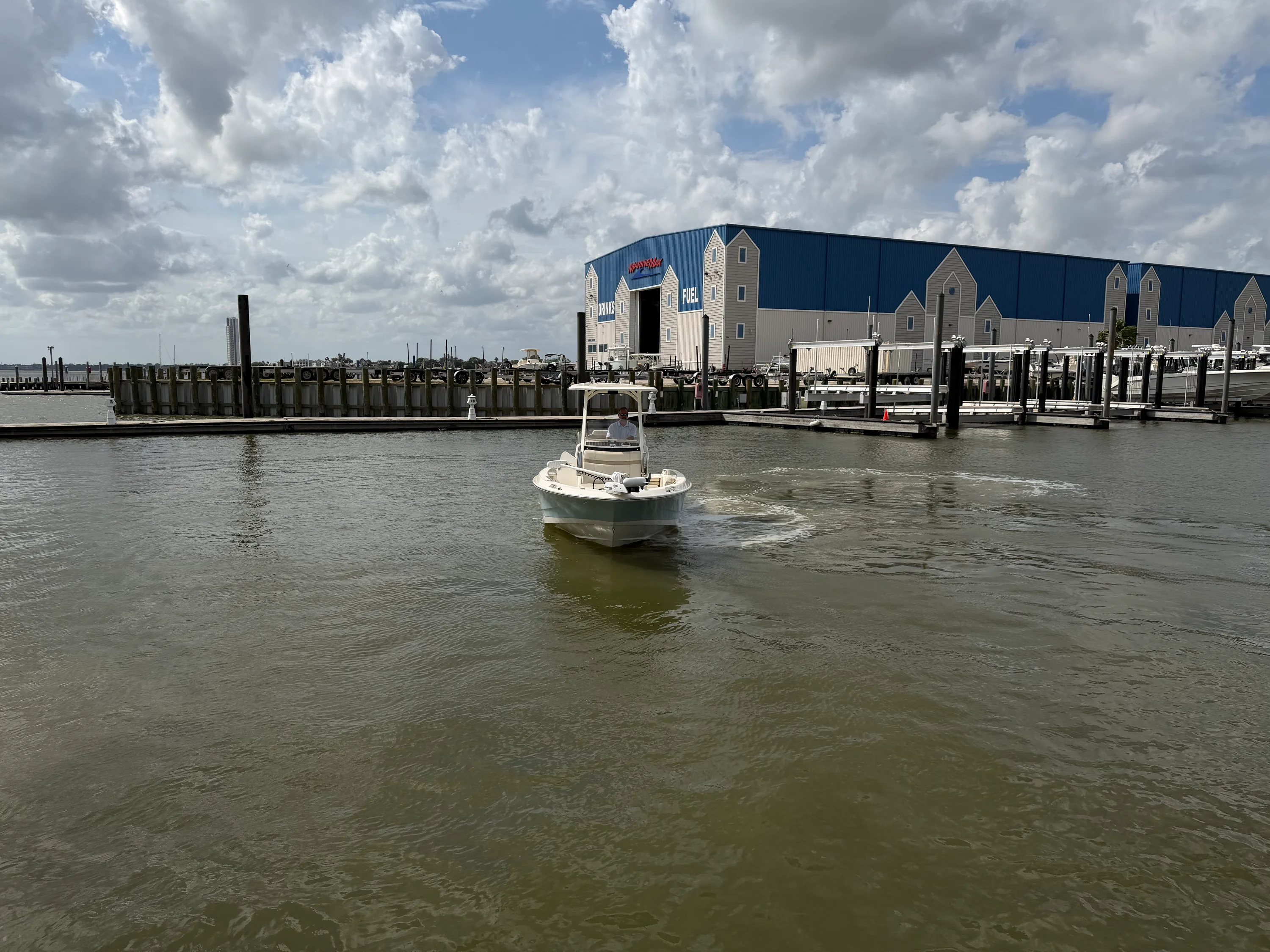 2023 Boston Whaler 220 DAUNTLESS Image Thumbnail #32