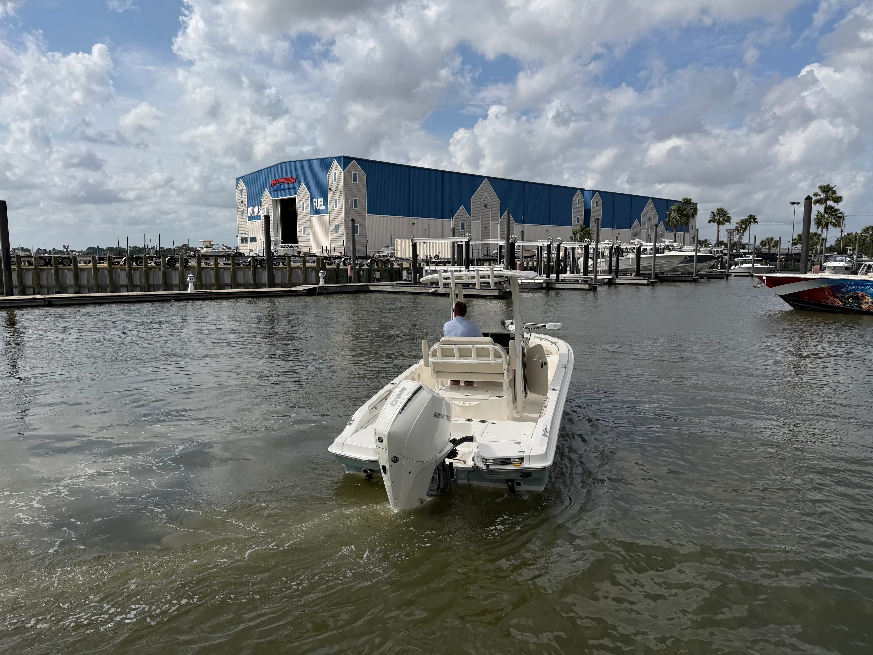 2023 Boston Whaler 220 DAUNTLESS Image Thumbnail #8