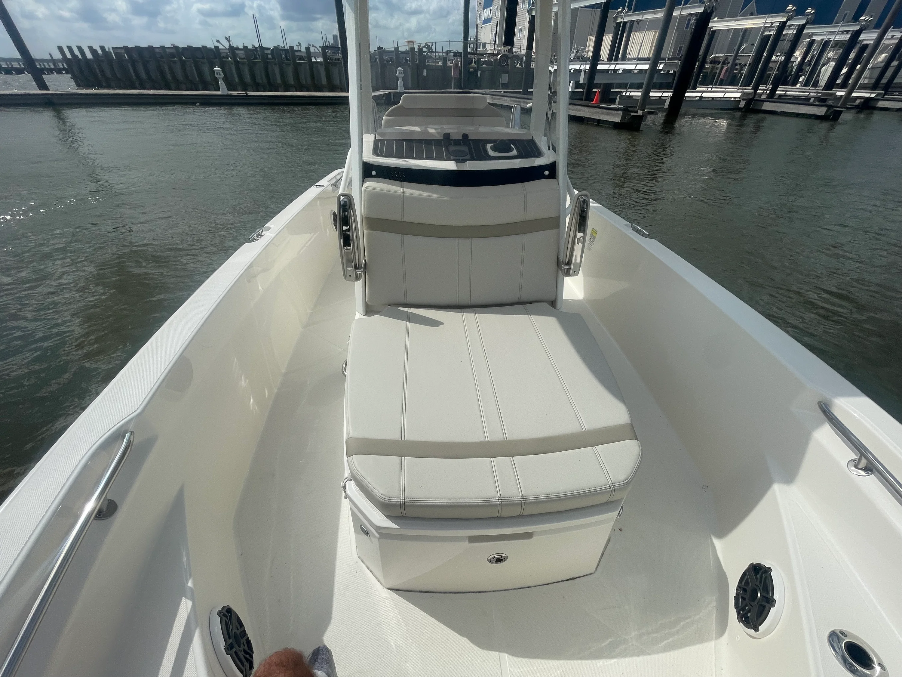 2023 Boston Whaler 220 DAUNTLESS Image Thumbnail #16