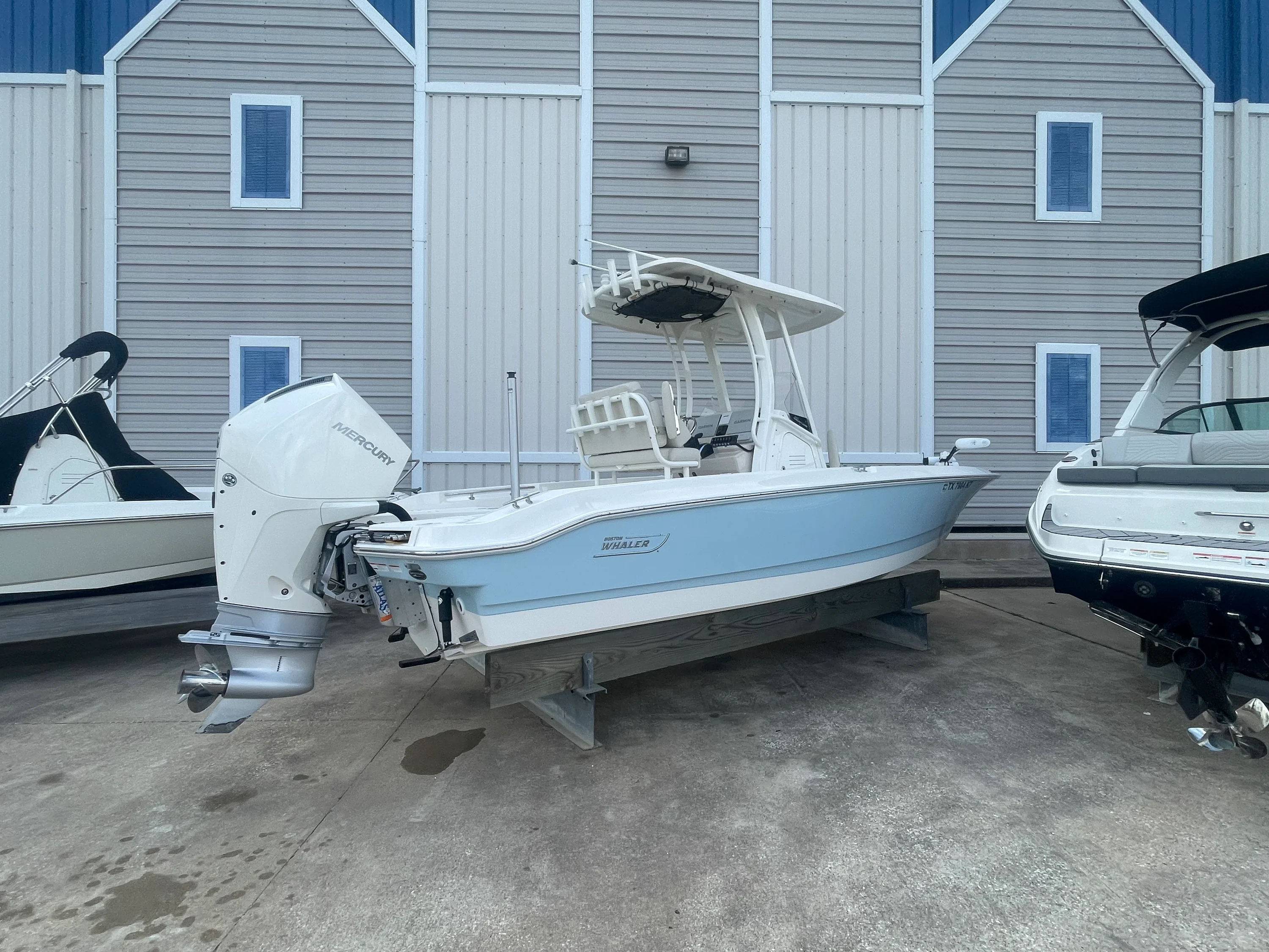 2023 Boston Whaler 220 DAUNTLESS Image Thumbnail #31