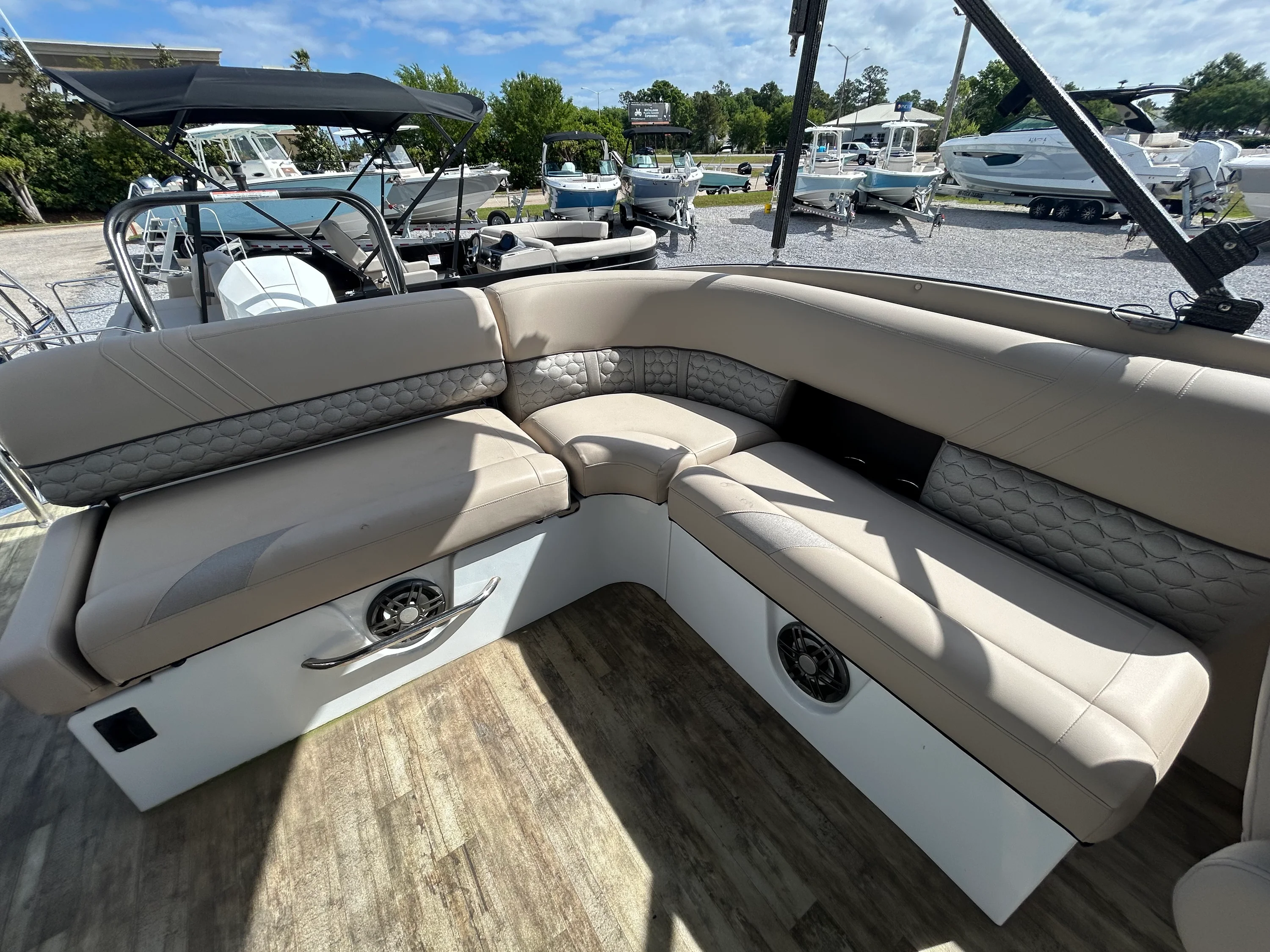 2021 Crest 250 CARIBBEAN PLATINUM Image Thumbnail #10