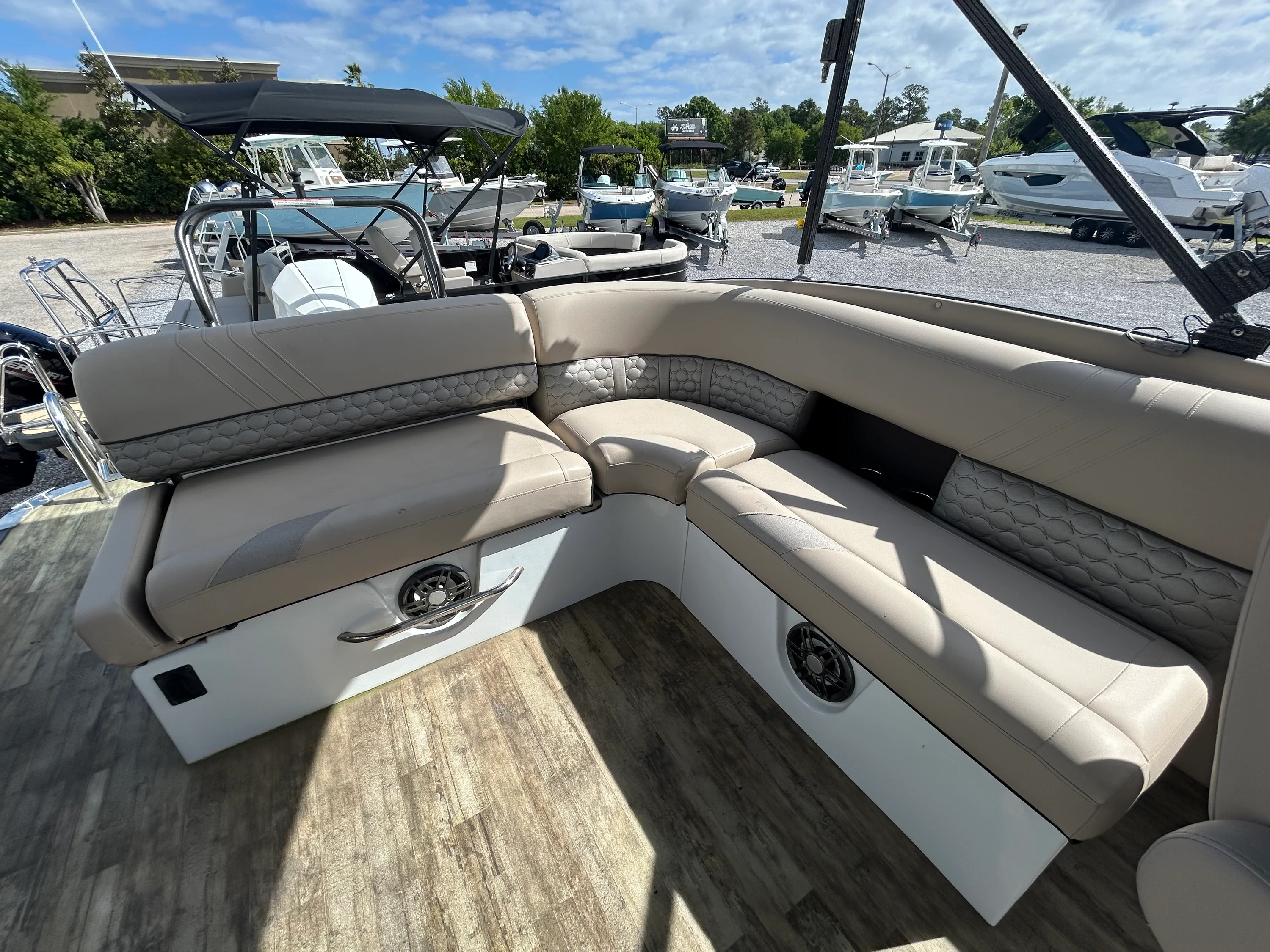 2021 Crest 250 CARIBBEAN PLATINUM Image Thumbnail #9