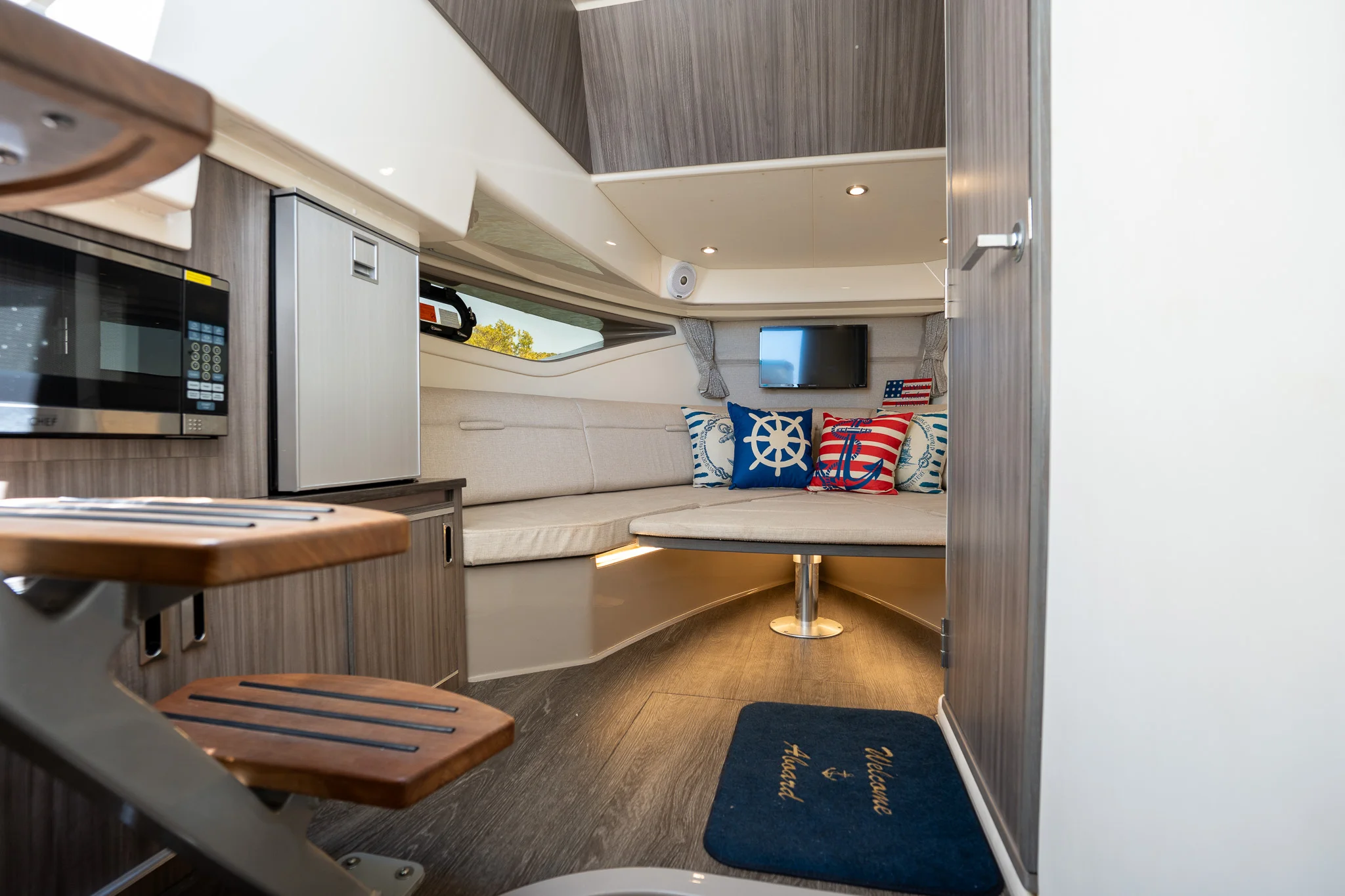 2020 Sea Ray 320 DA OB Image Thumbnail #12