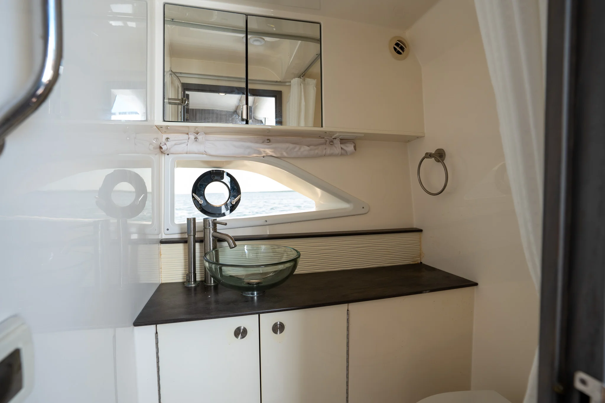 2020 Sea Ray 320 DA OB Image Thumbnail #15