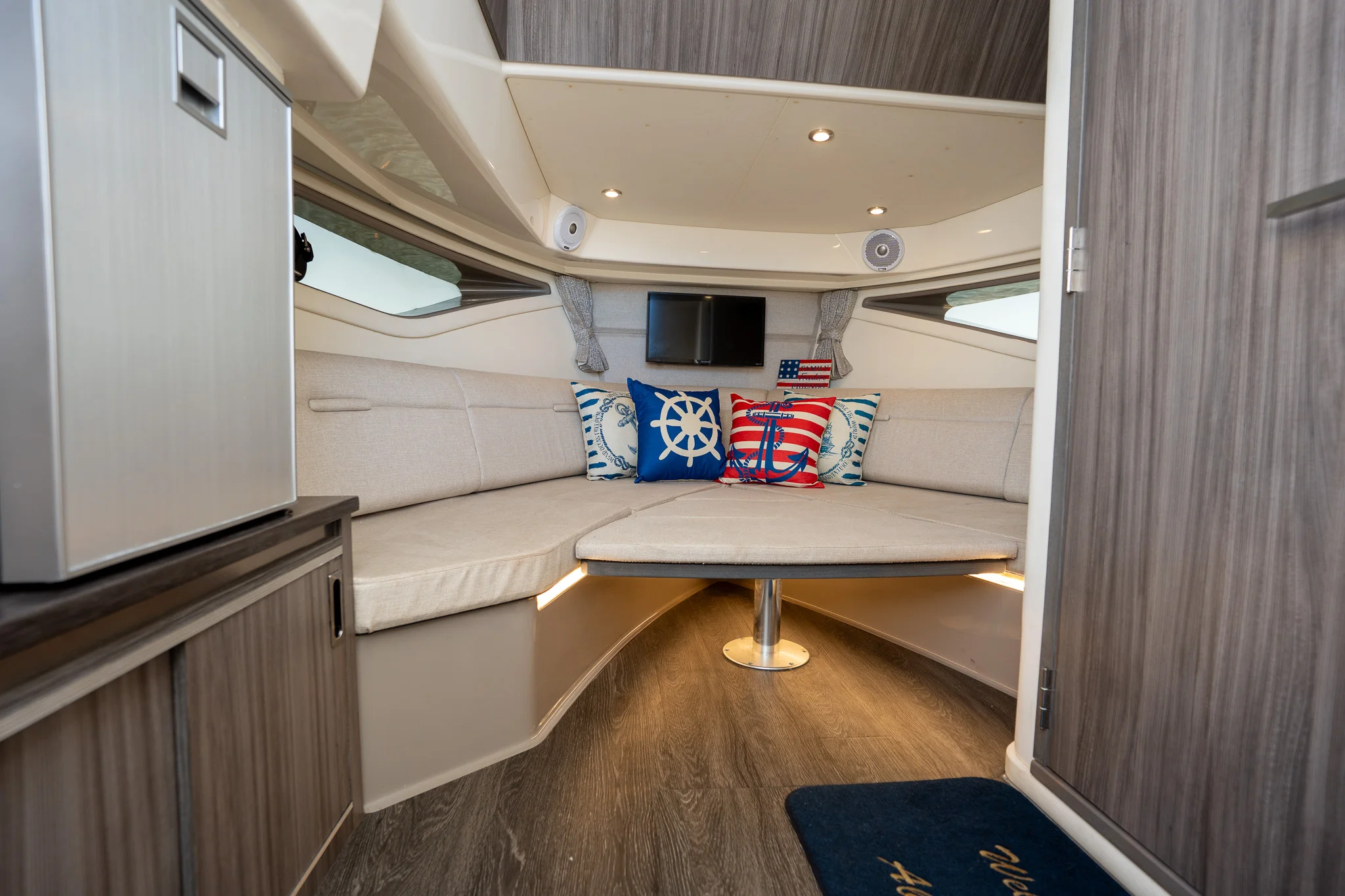 2020 Sea Ray 320 DA OB Image Thumbnail #11